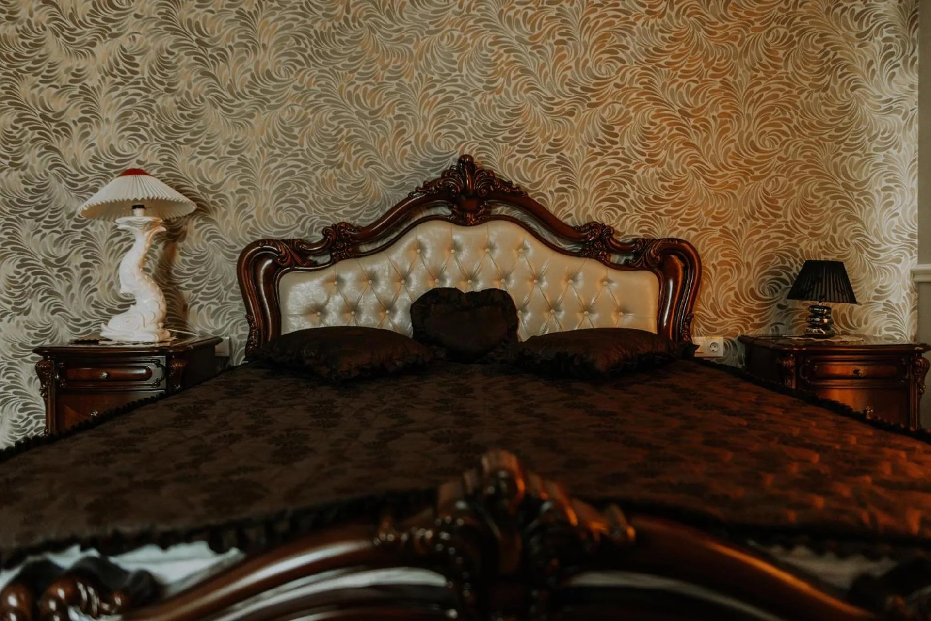 Photo of the whole room, Bed in Regal Beius