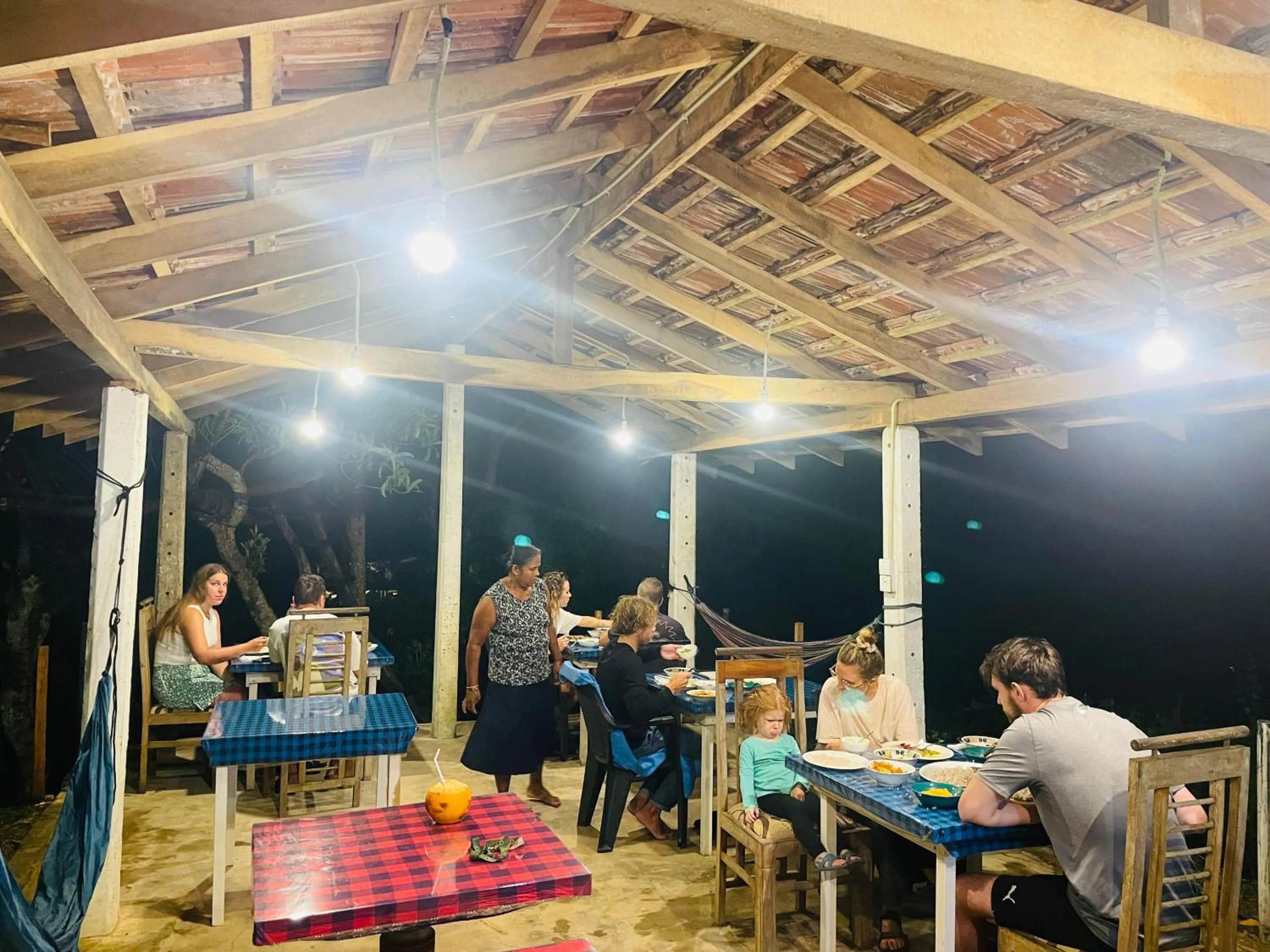 Restaurant/places to eat in Sky Mountain Café with seaview