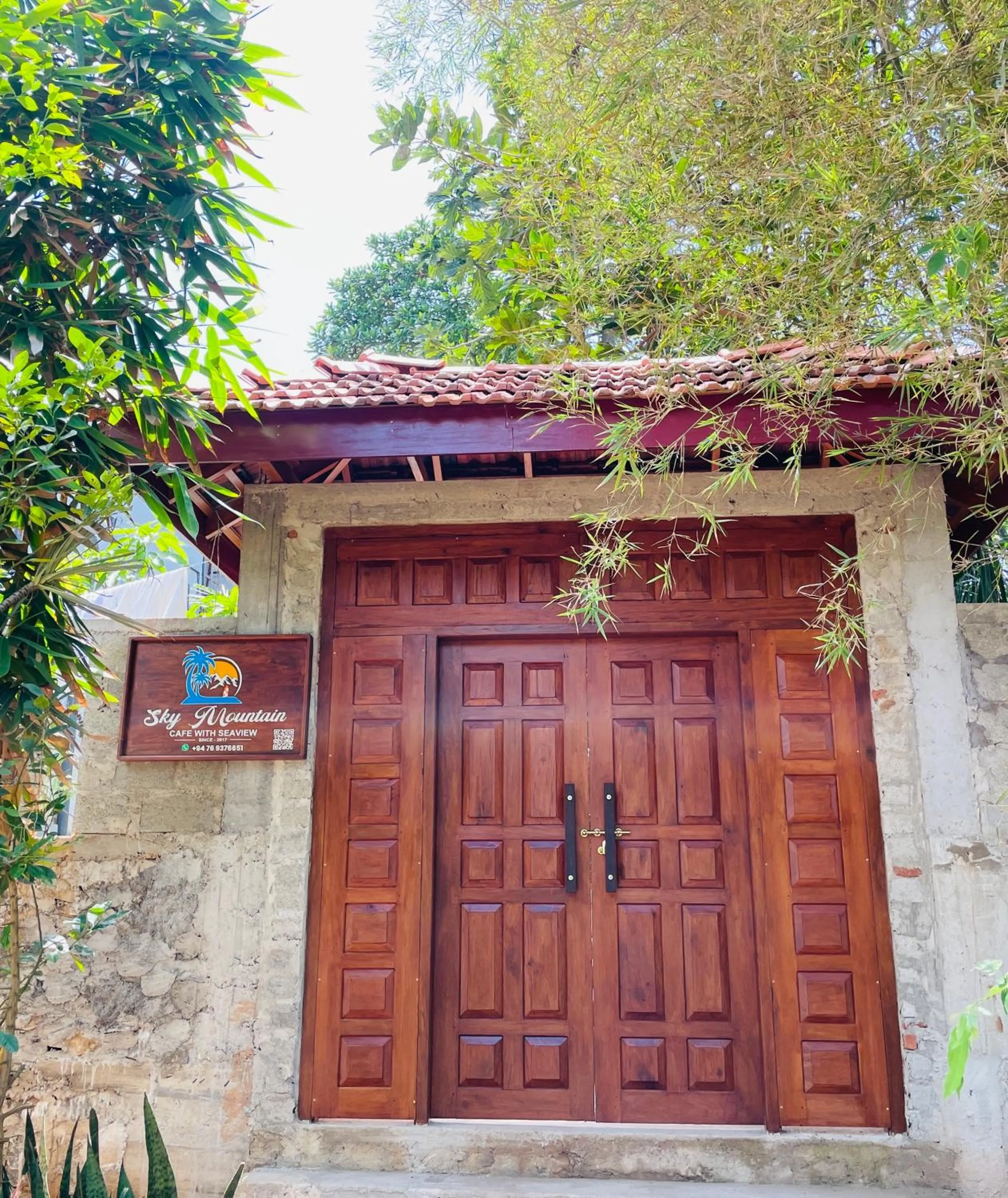 Sky Mountain Café with seaview