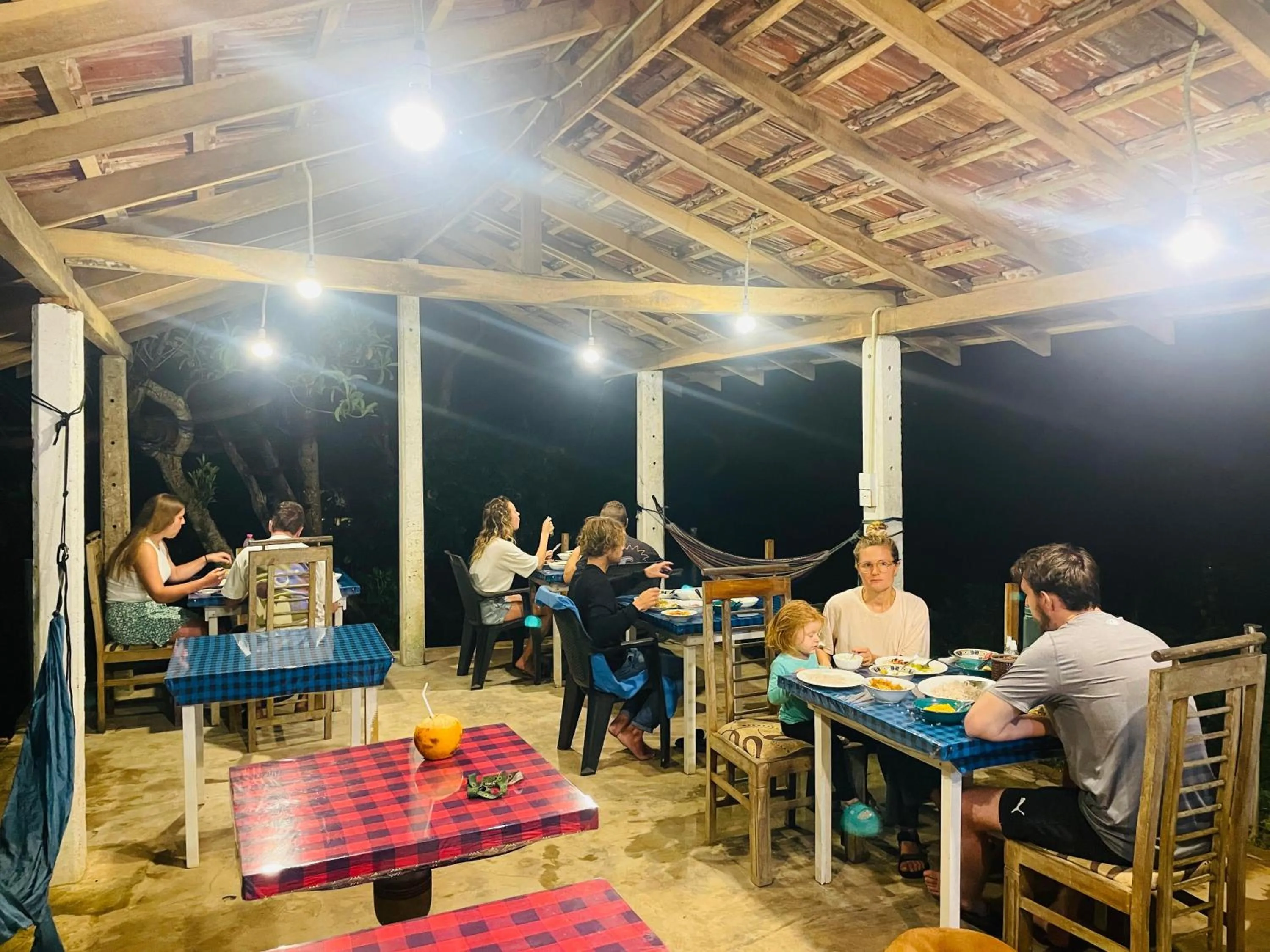 Restaurant/places to eat in Sky Mountain Café with seaview