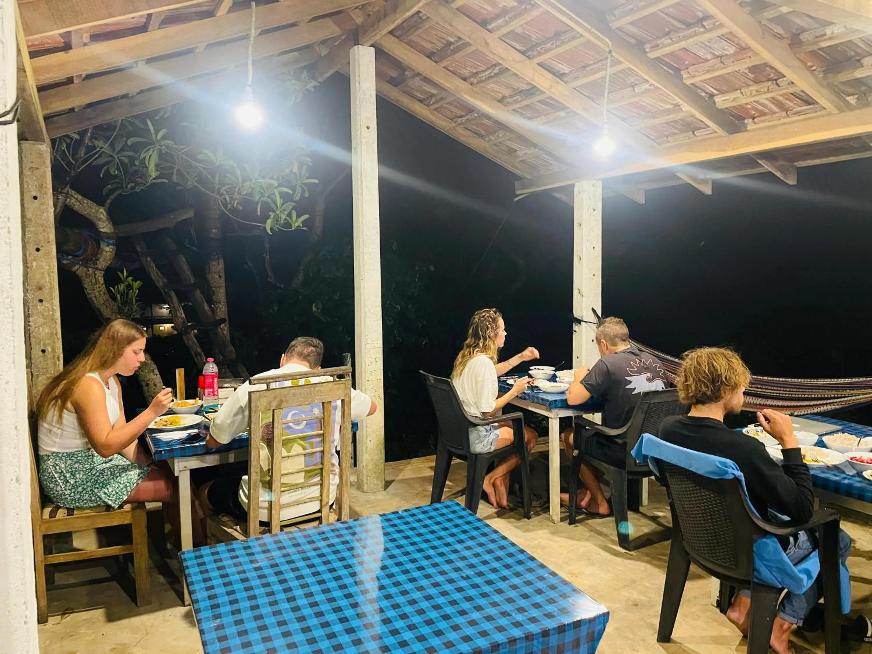 Restaurant/places to eat in Sky Mountain Café with seaview