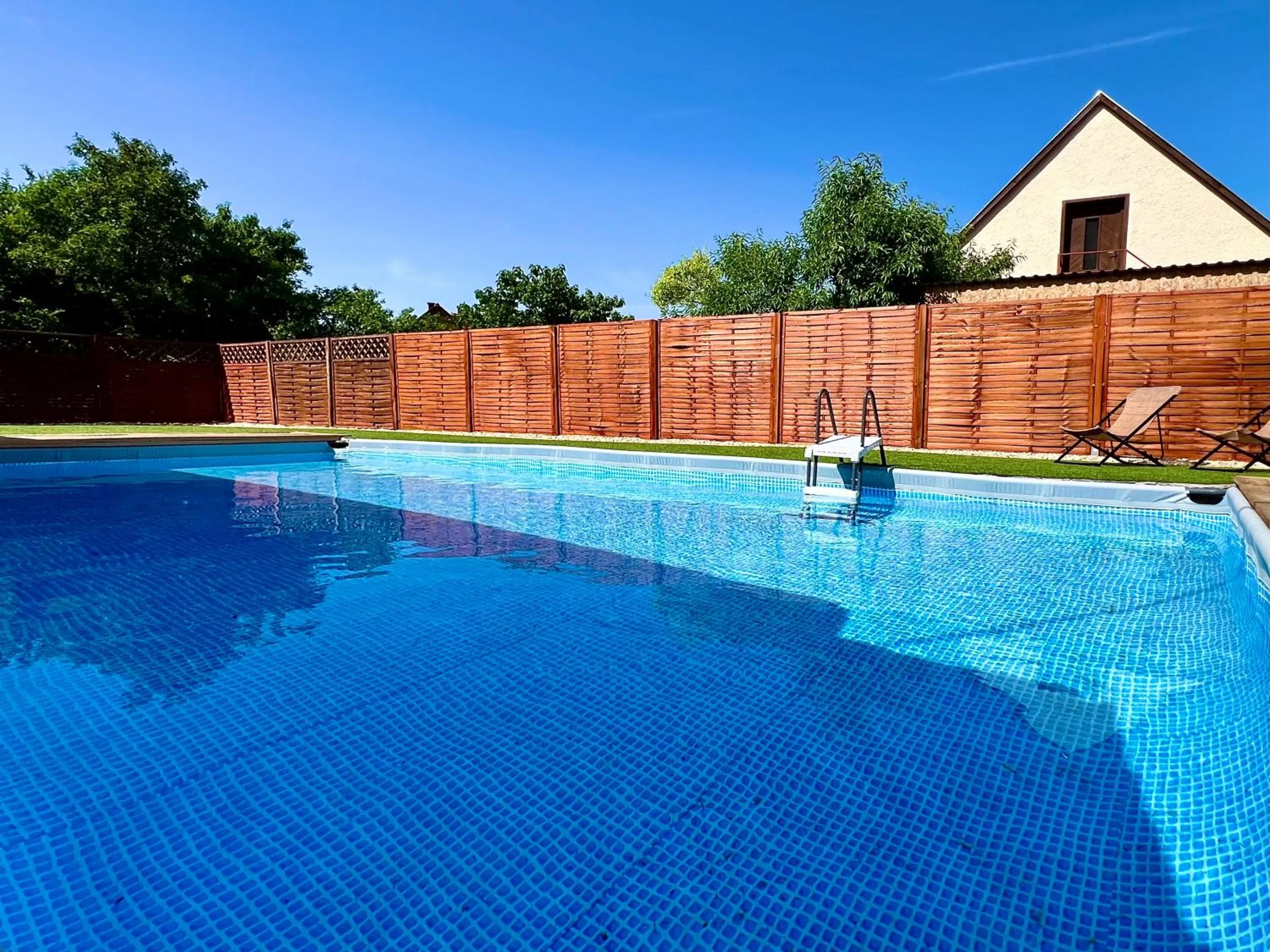 Swimming pool in Nussbaum Panzió