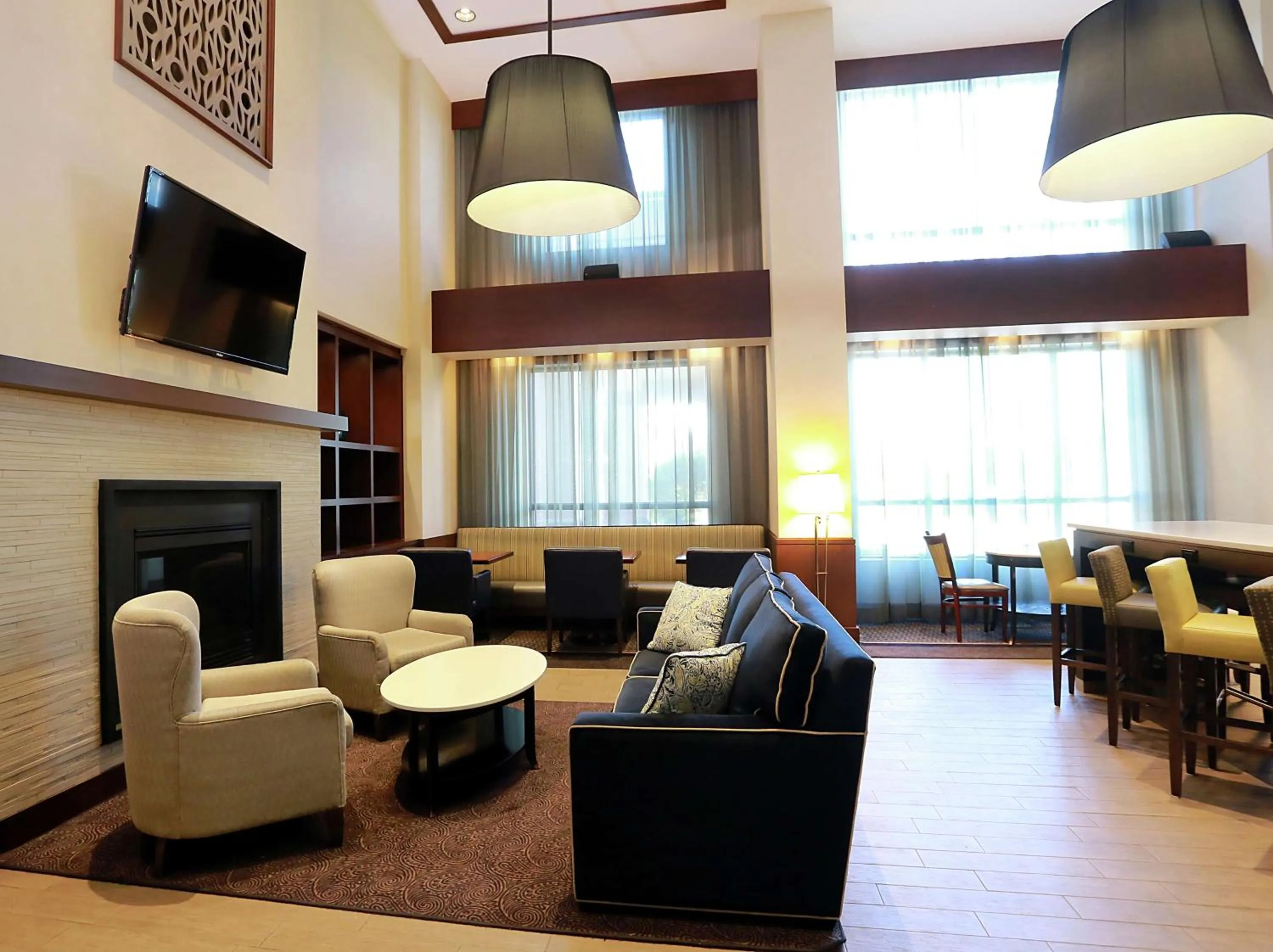 Lobby or reception in Hampton Inn & Suites Laval