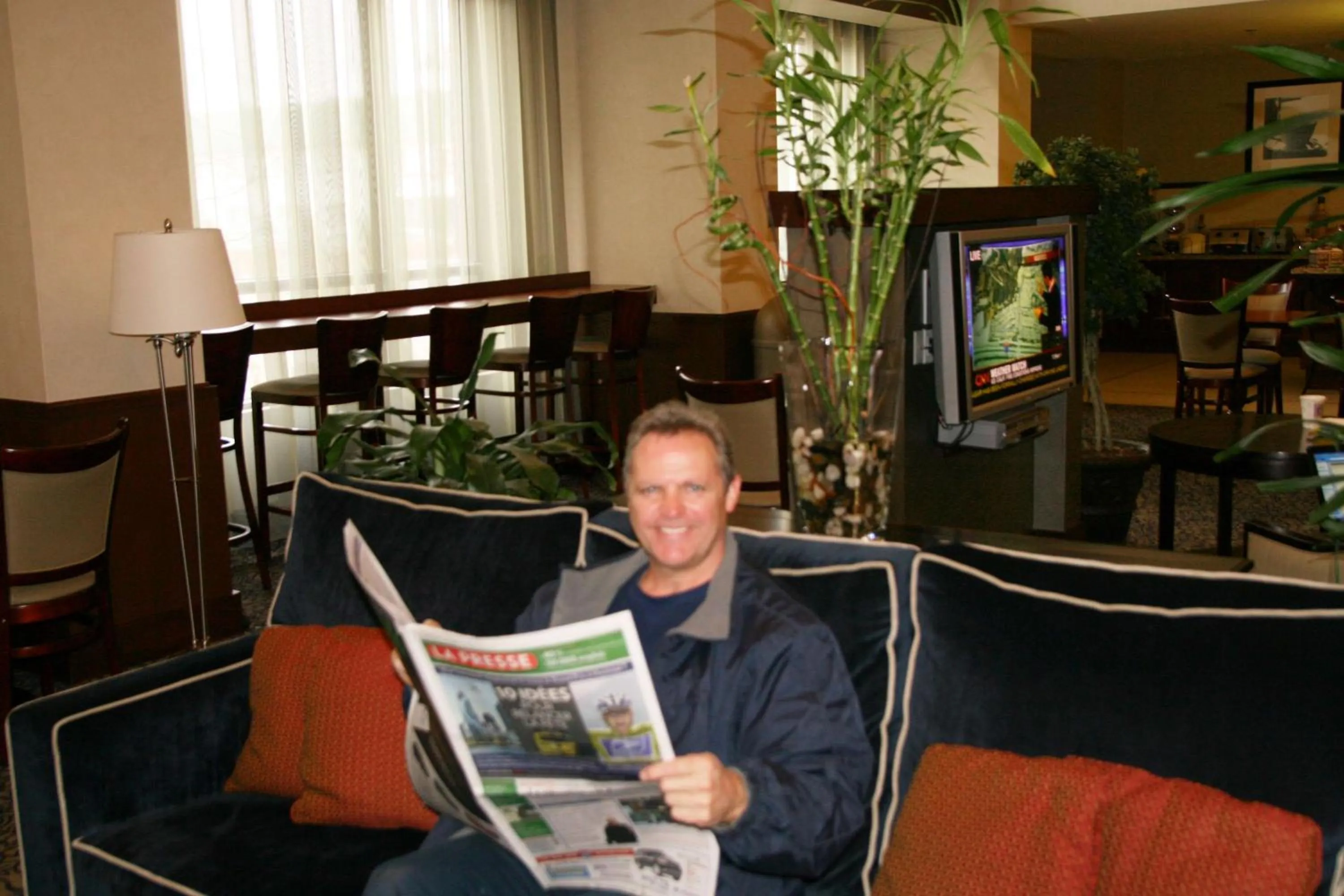 Lobby or reception in Hampton Inn & Suites Laval