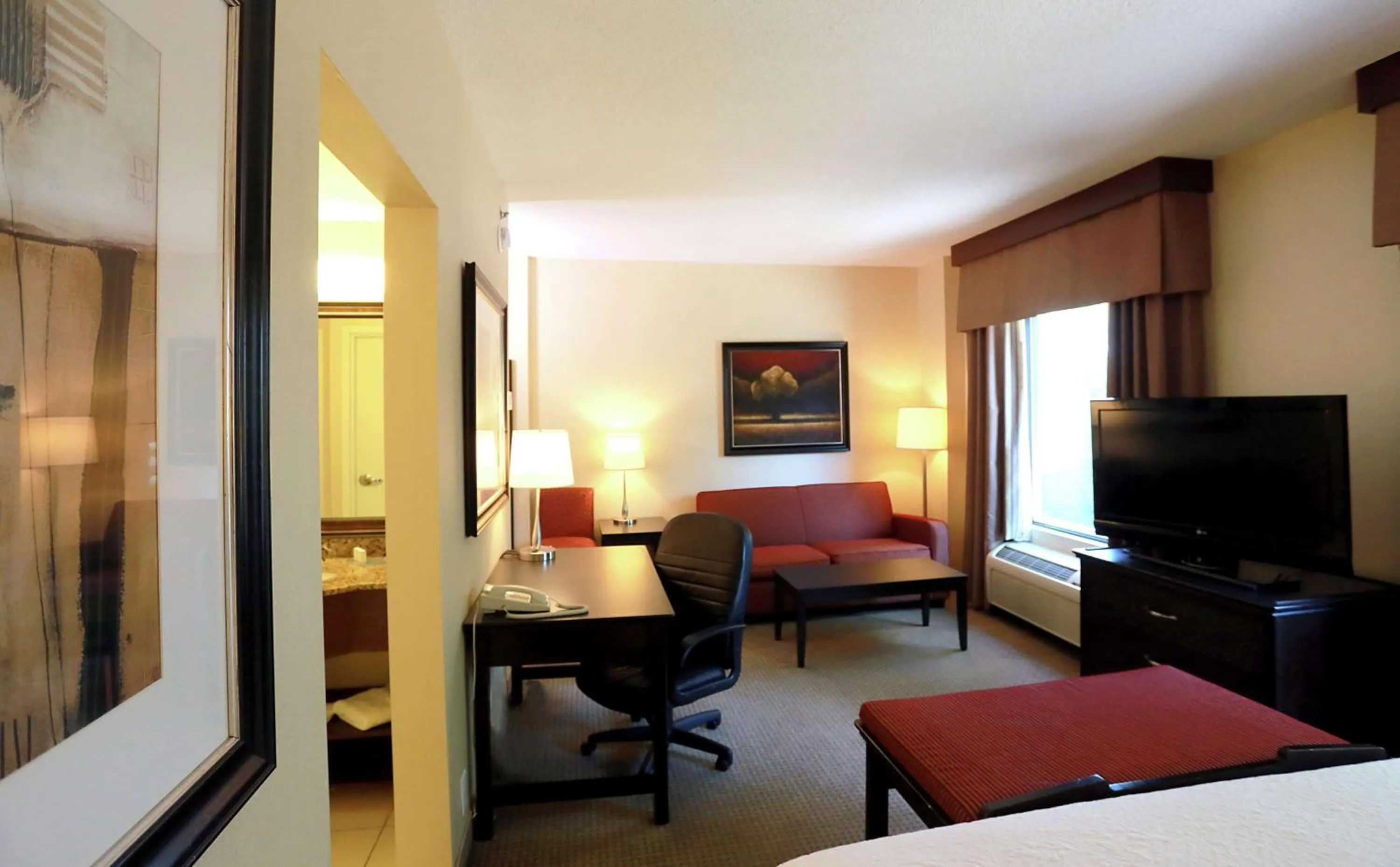 Bedroom, Bed in Hampton Inn & Suites Laval