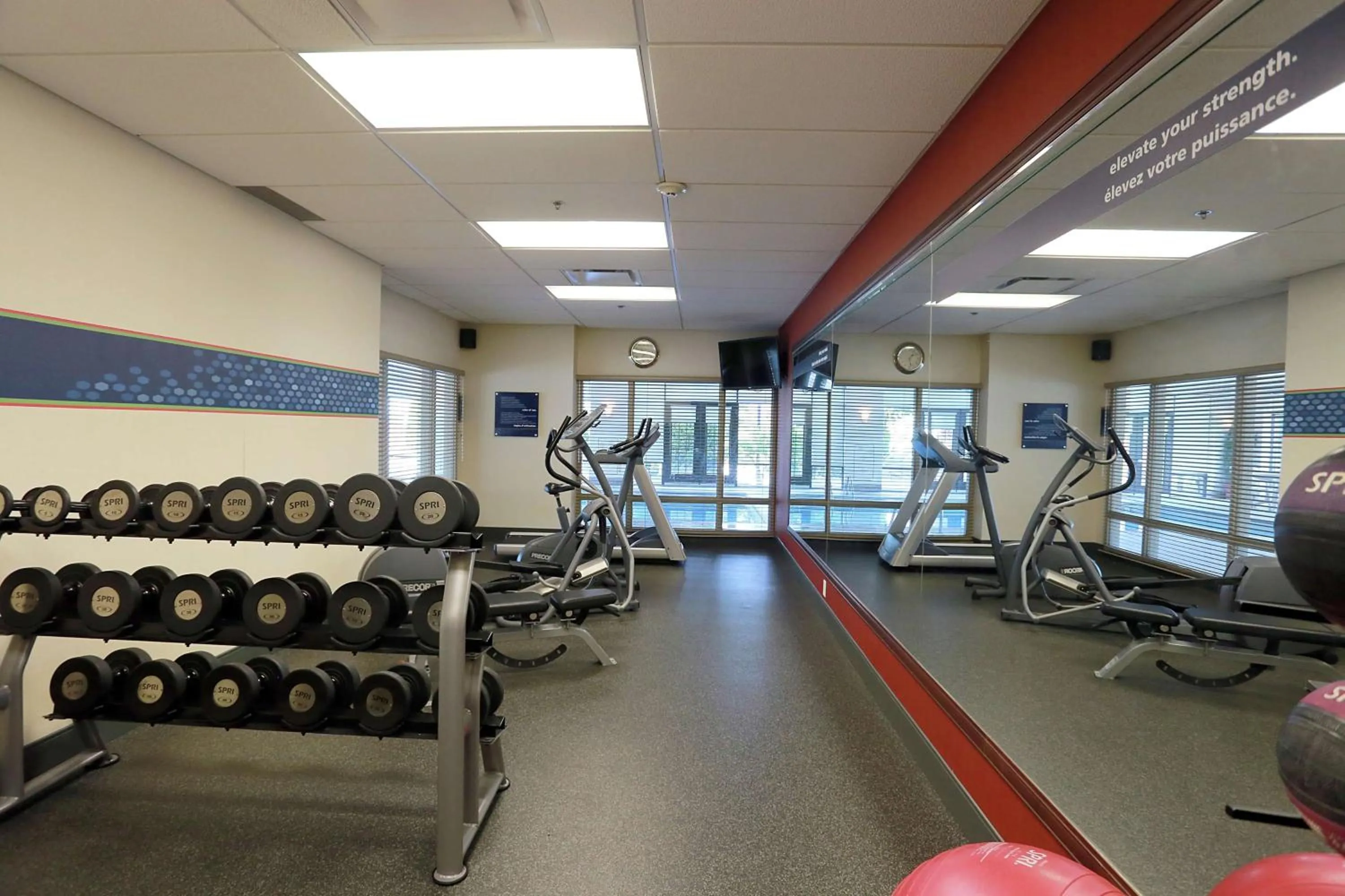 Fitness centre/facilities in Hampton Inn & Suites Laval