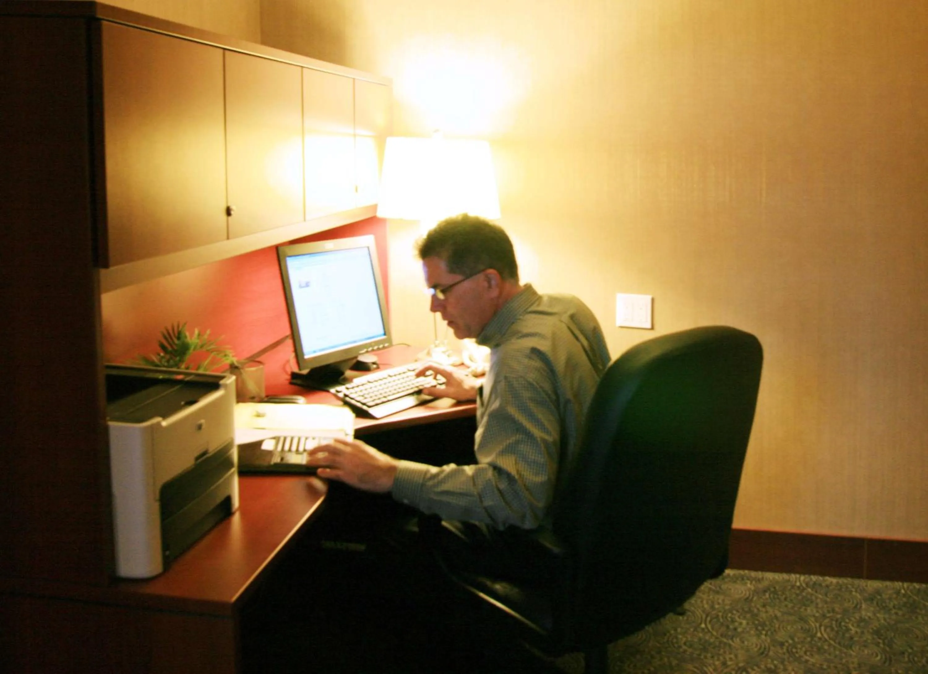 Business facilities in Hampton Inn & Suites Laval