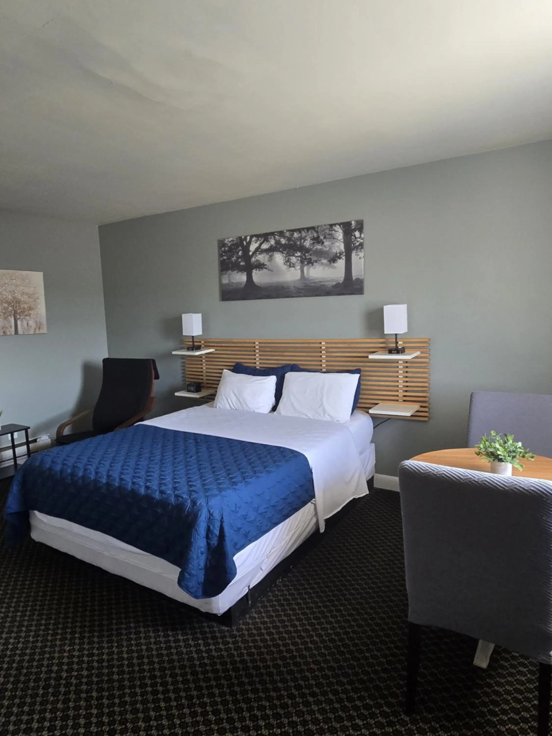 Bed in Lord Nelson Motel