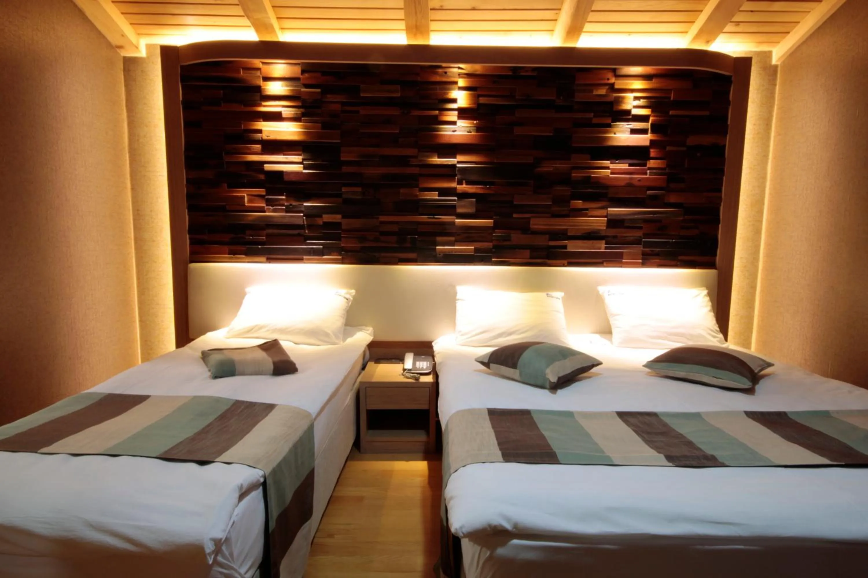 Shower, Bed in Ayderoom Hotel