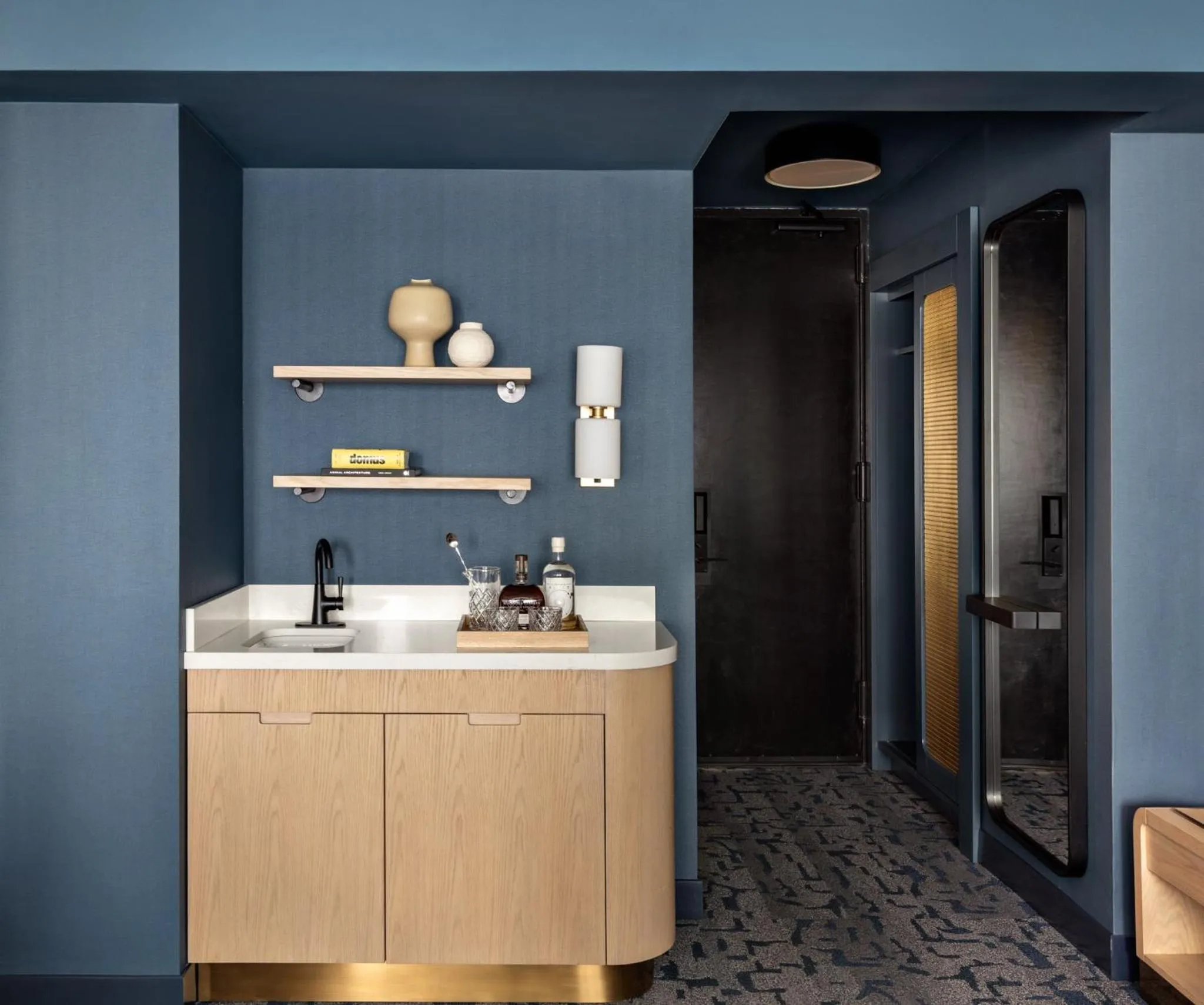 Photo of the whole room in Kimpton Theta New York - Times Square by IHG