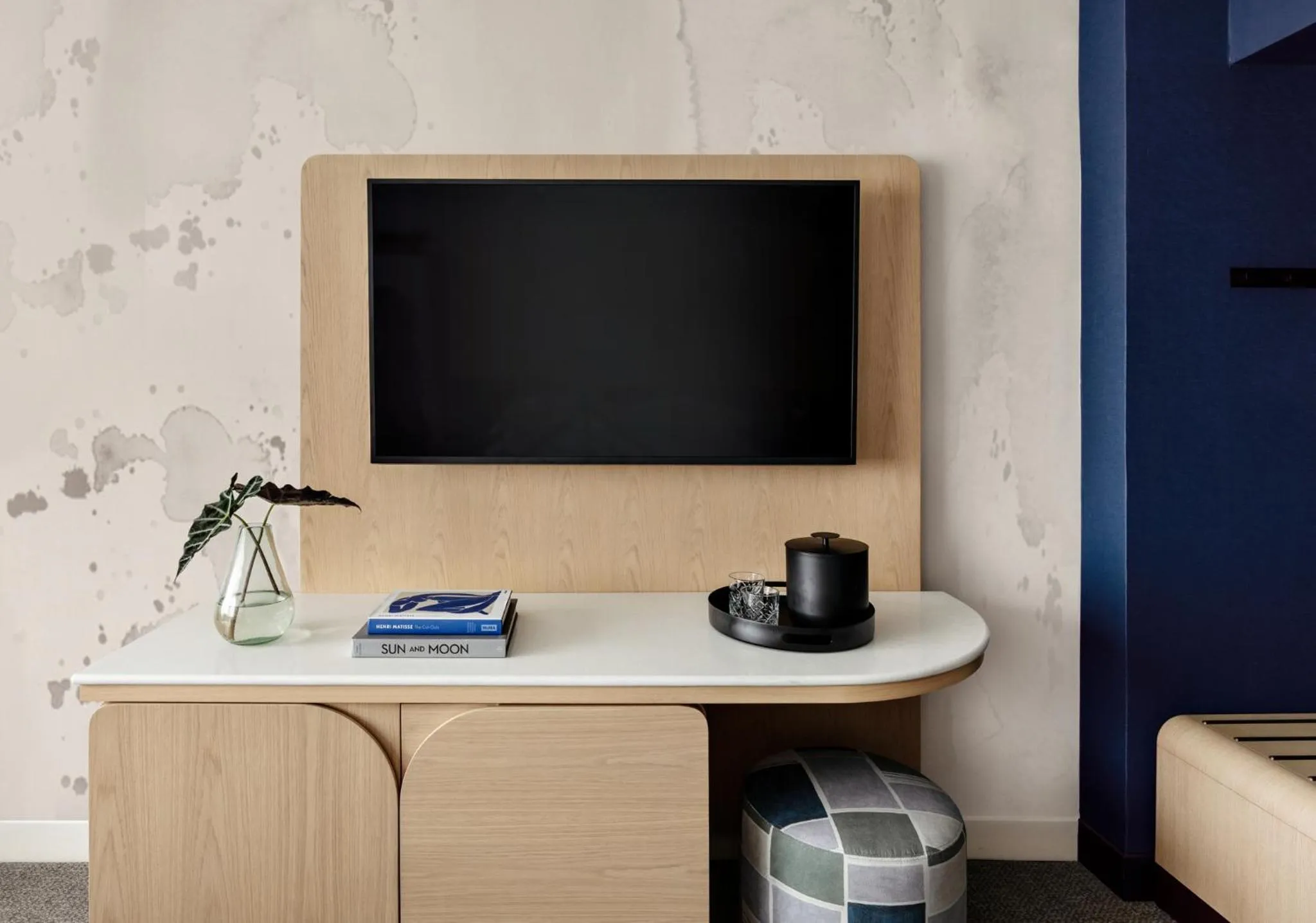 TV and multimedia in Kimpton Theta New York - Times Square by IHG