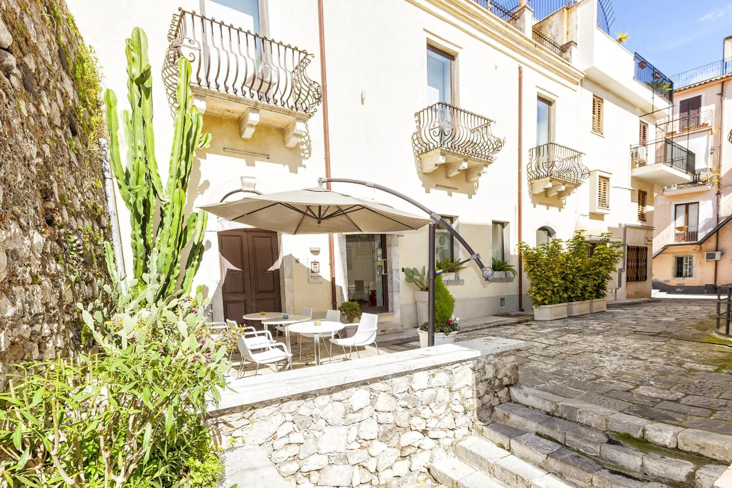 Facade/entrance, Property Building in Porta del Tocco Design Rooms