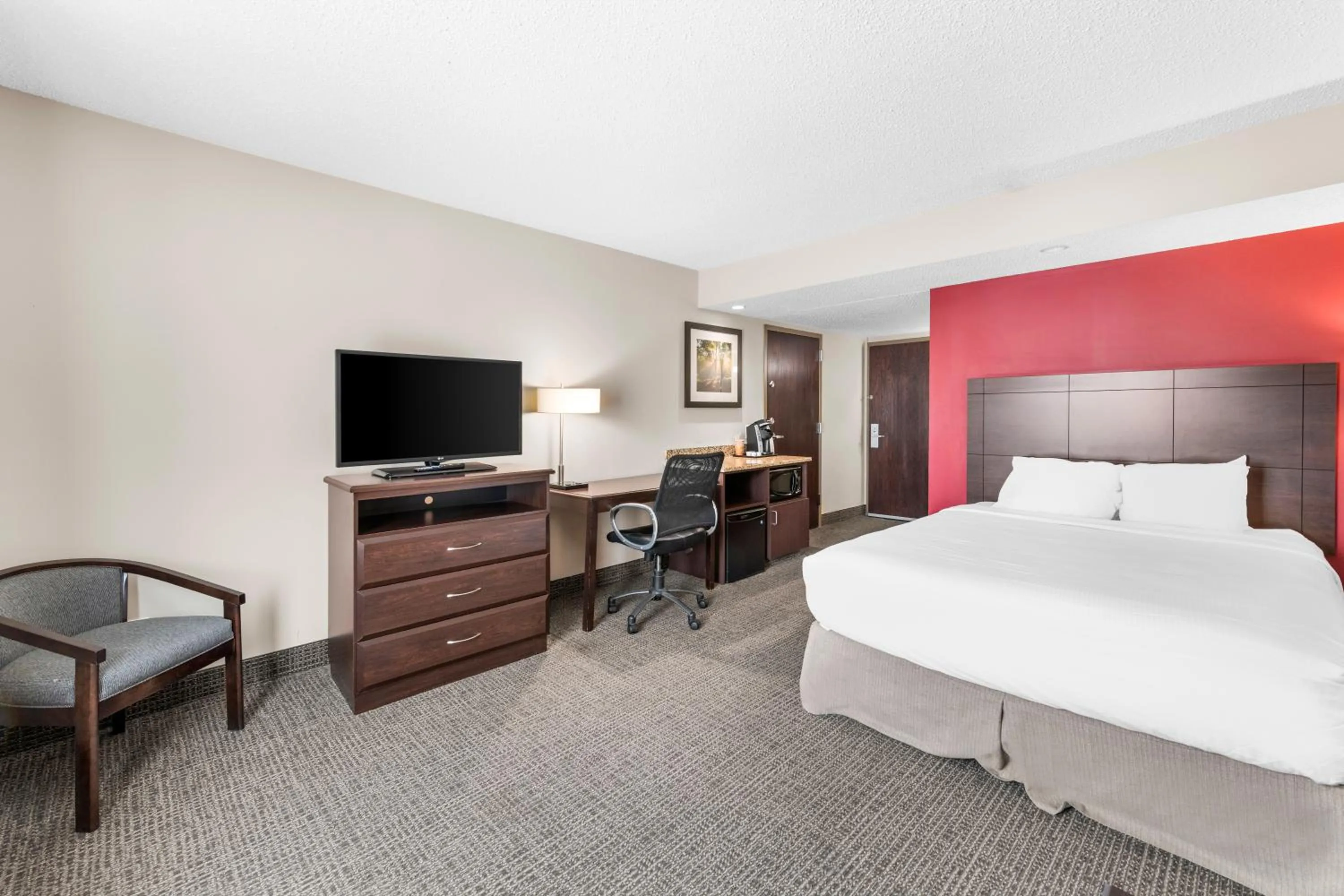 Bed in Ramada by Wyndham Columbus Hotel & Conference Center