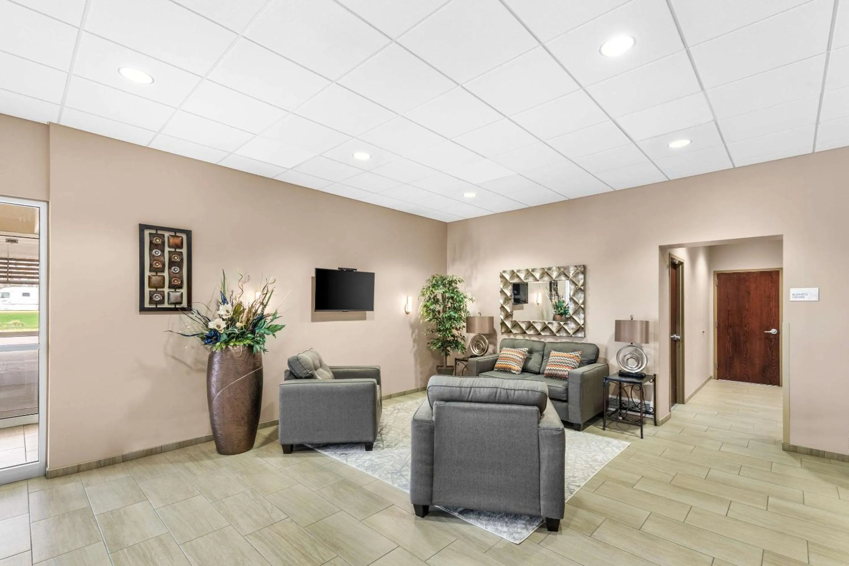 Lobby or reception in Ramada by Wyndham Columbus Hotel & Conference Center