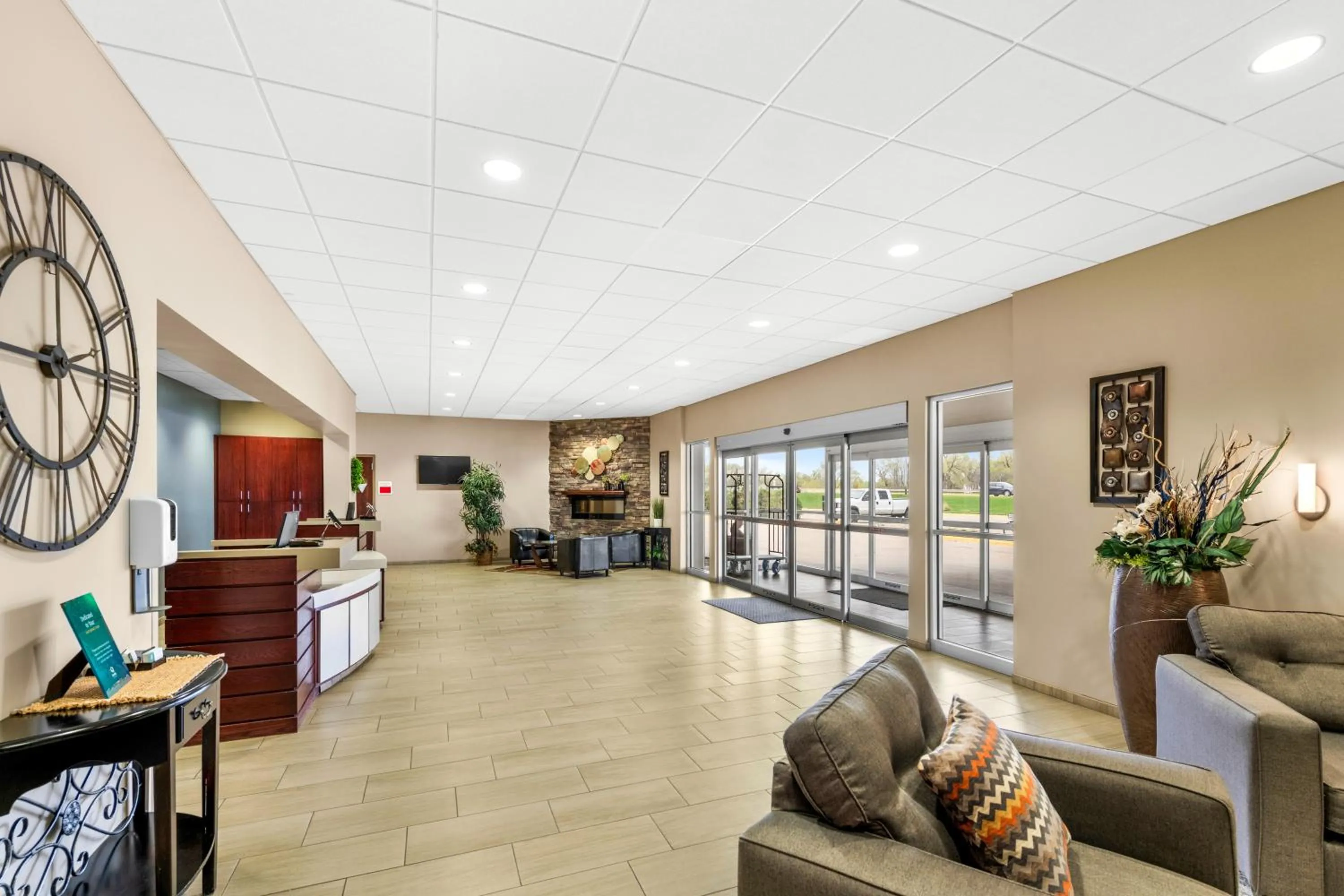 Lobby or reception in Ramada by Wyndham Columbus Hotel & Conference Center