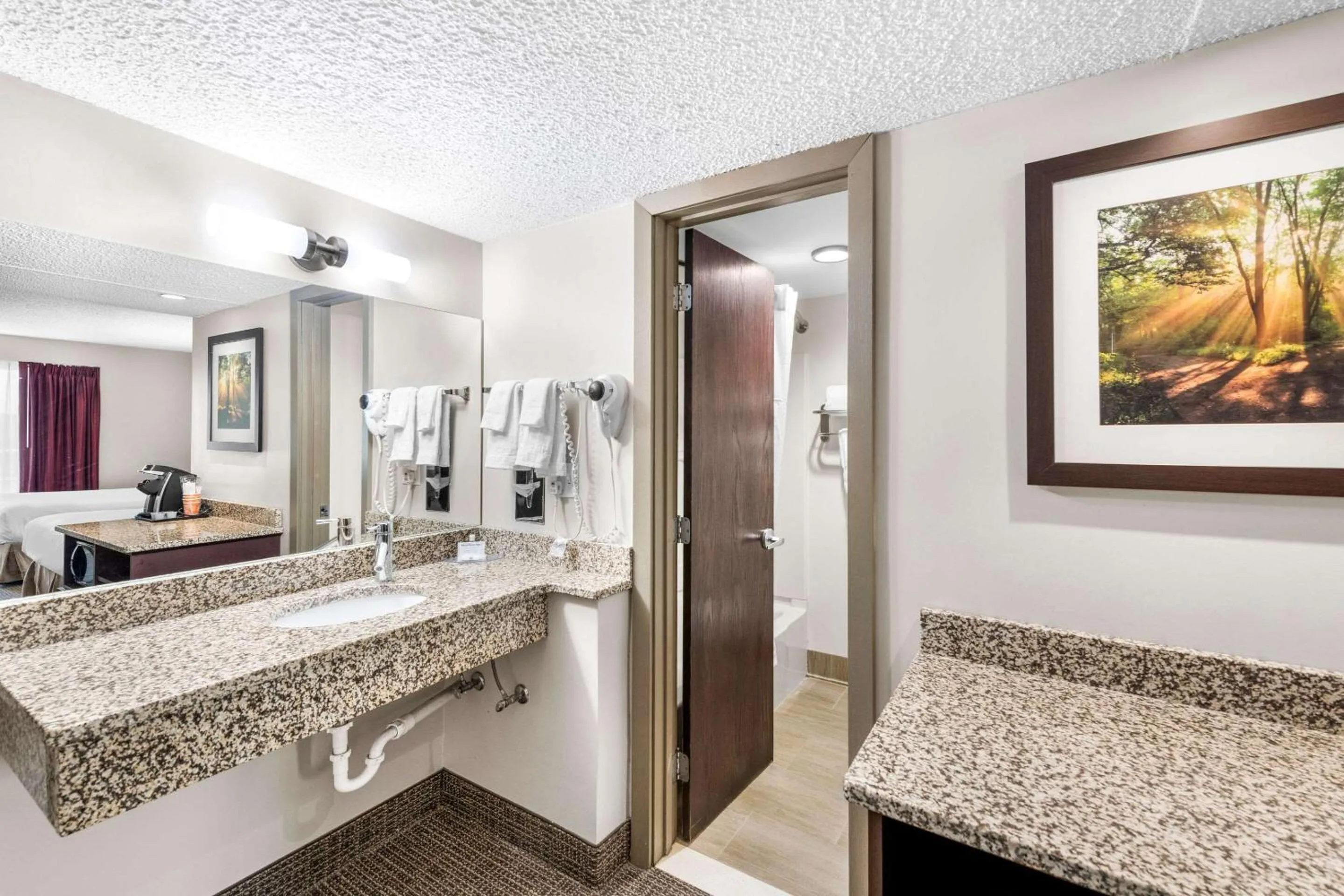 Bedroom in Ramada by Wyndham Columbus Hotel & Conference Center