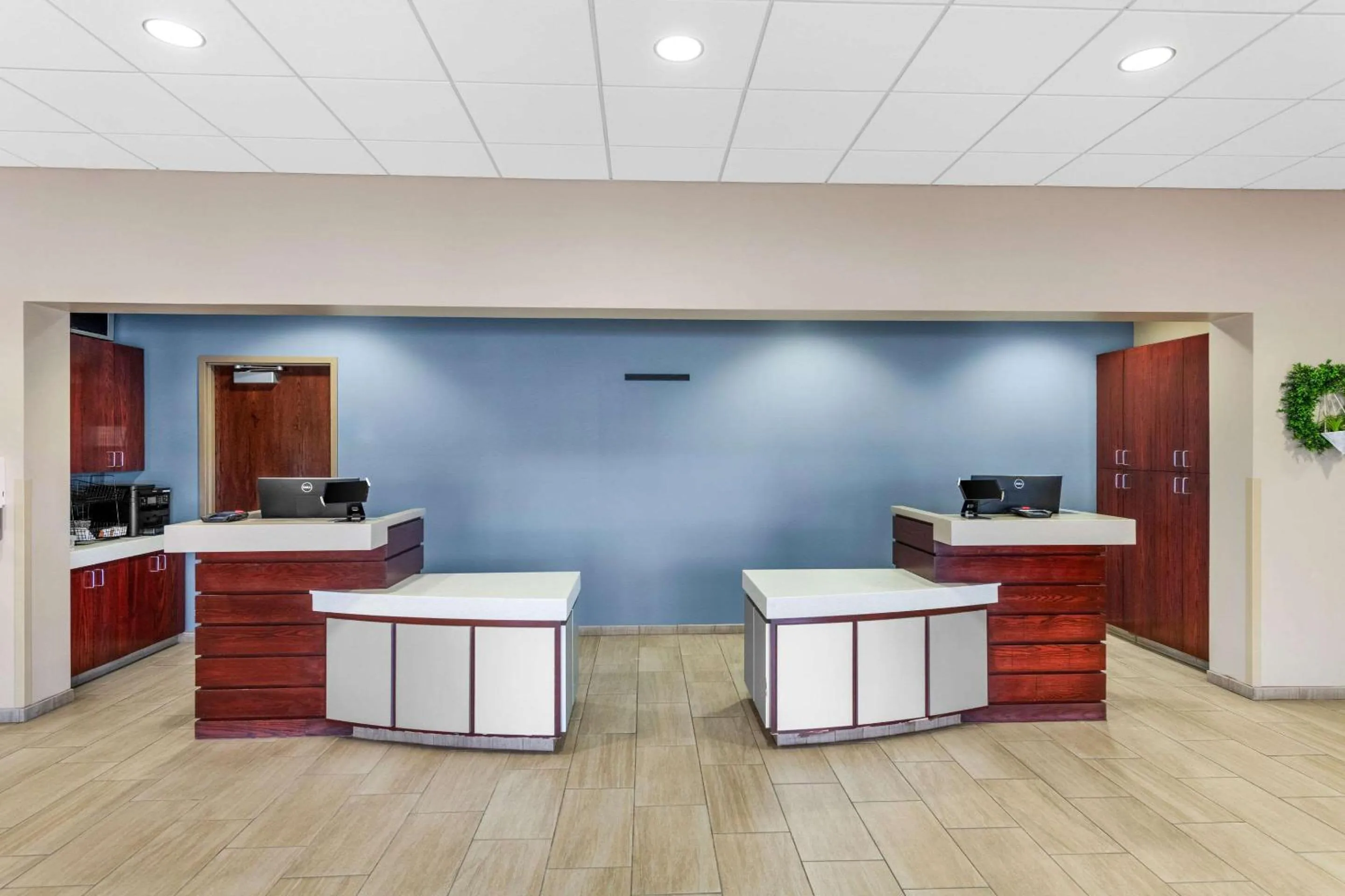 Lobby or reception in Ramada by Wyndham Columbus Hotel & Conference Center