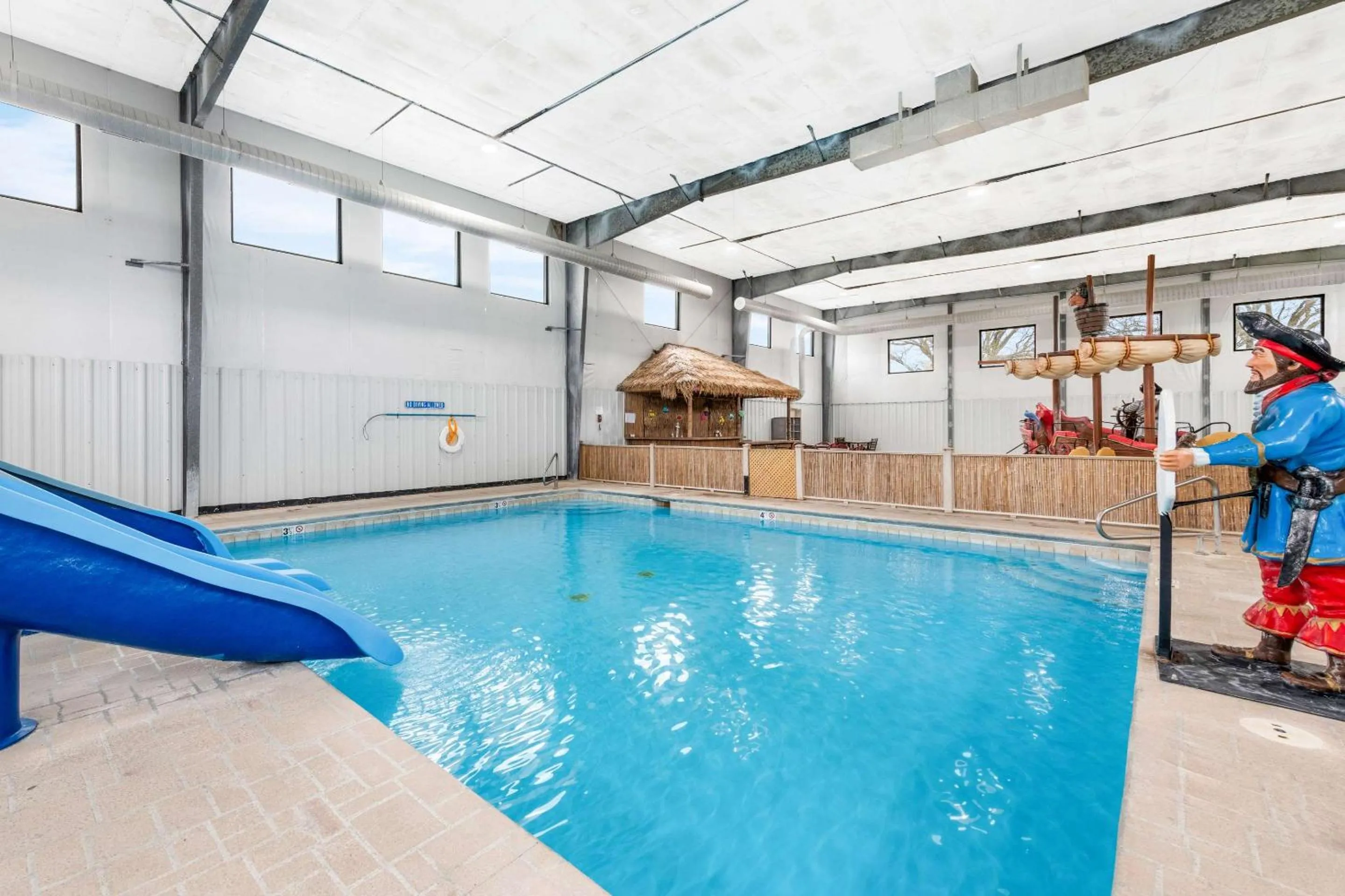 Swimming pool in Ramada by Wyndham Columbus Hotel & Conference Center