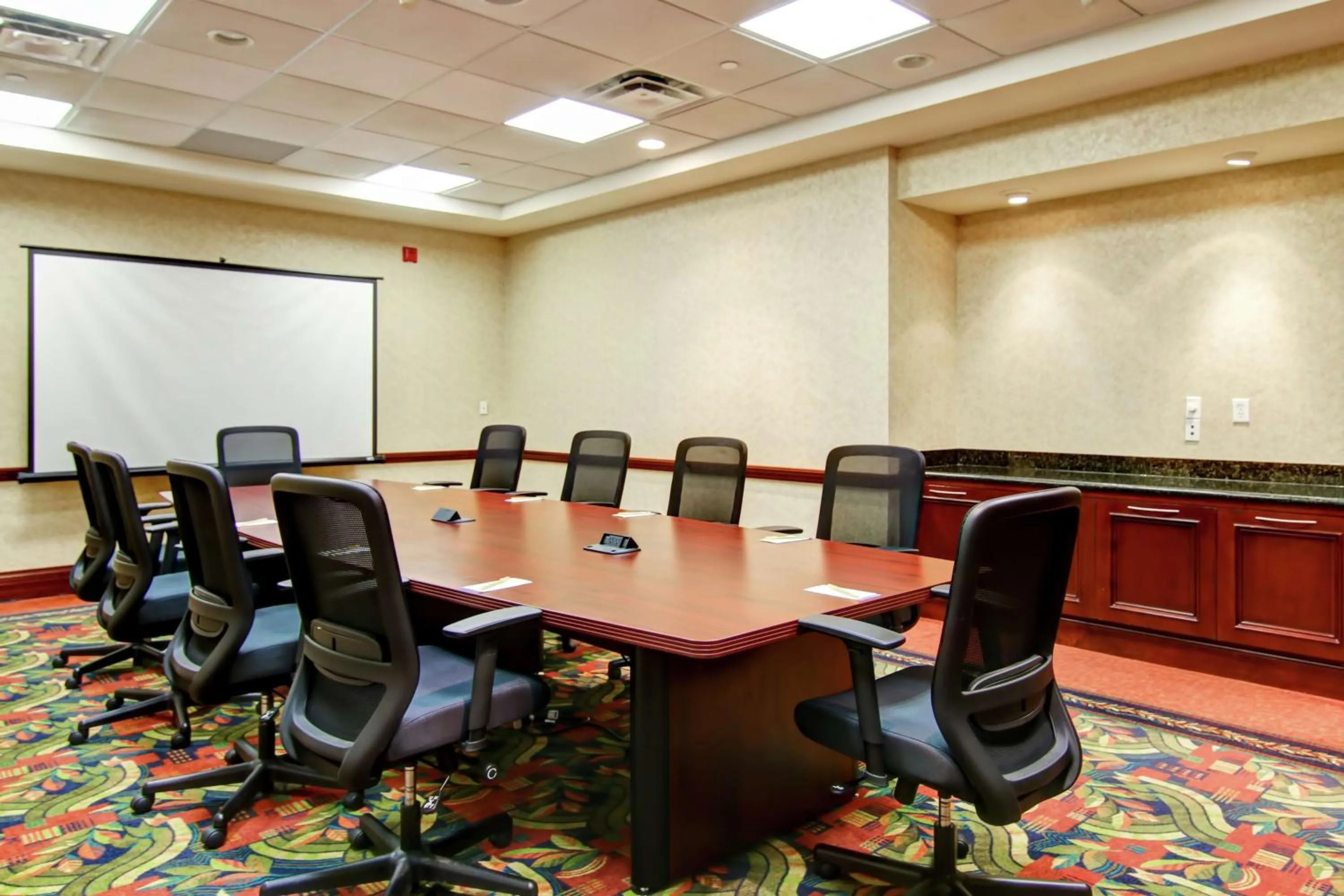 Meeting/conference room in Hilton Garden Inn Toronto/Burlington
