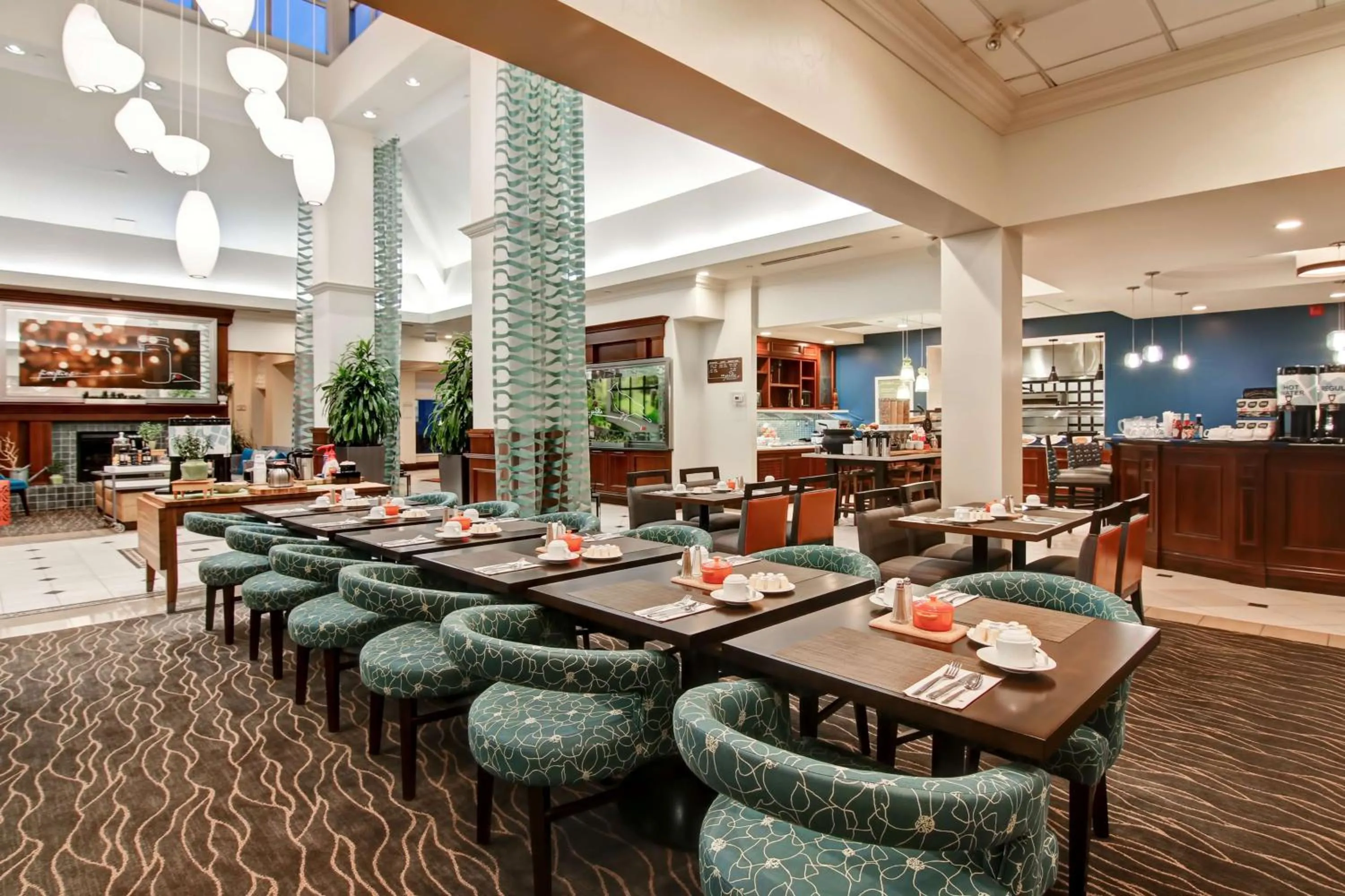 Restaurant/places to eat in Hilton Garden Inn Toronto/Burlington