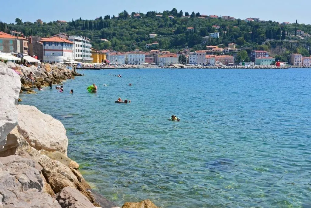 Beach in Apartment Lunaja