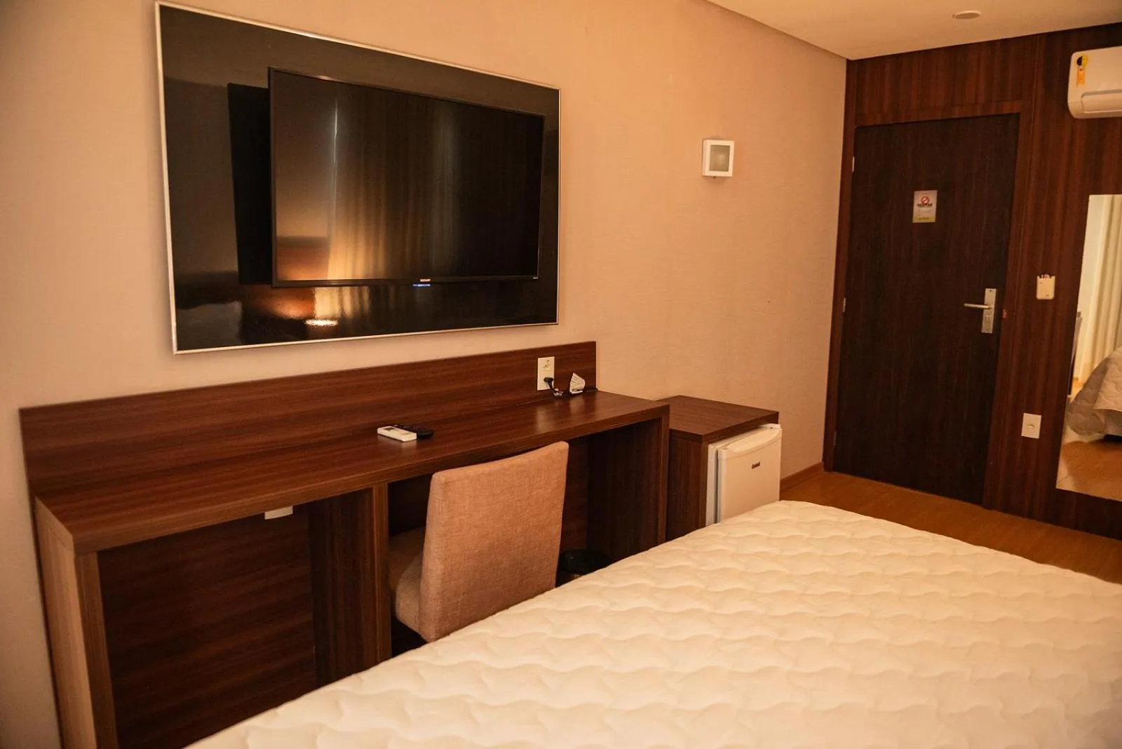 Bed in Hotel Serrano