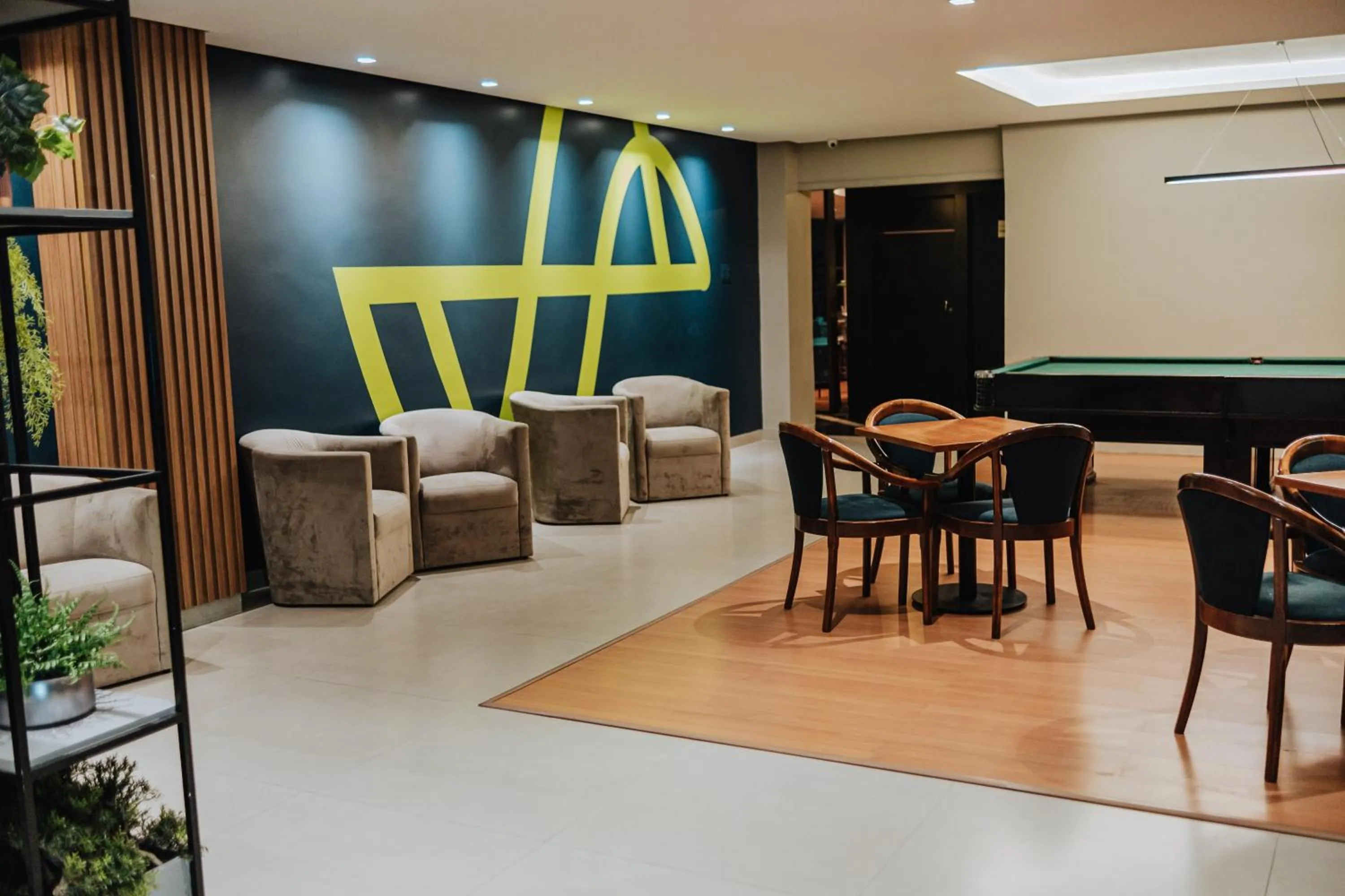 Communal lounge/ TV room in Hotel Serrano