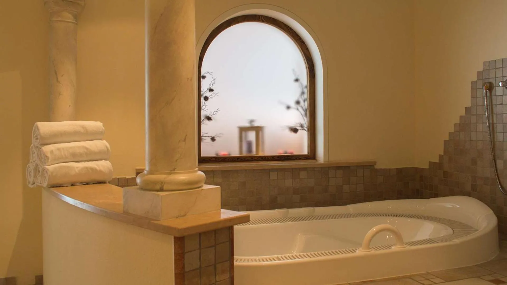 Hot Tub in Hotel Trenker