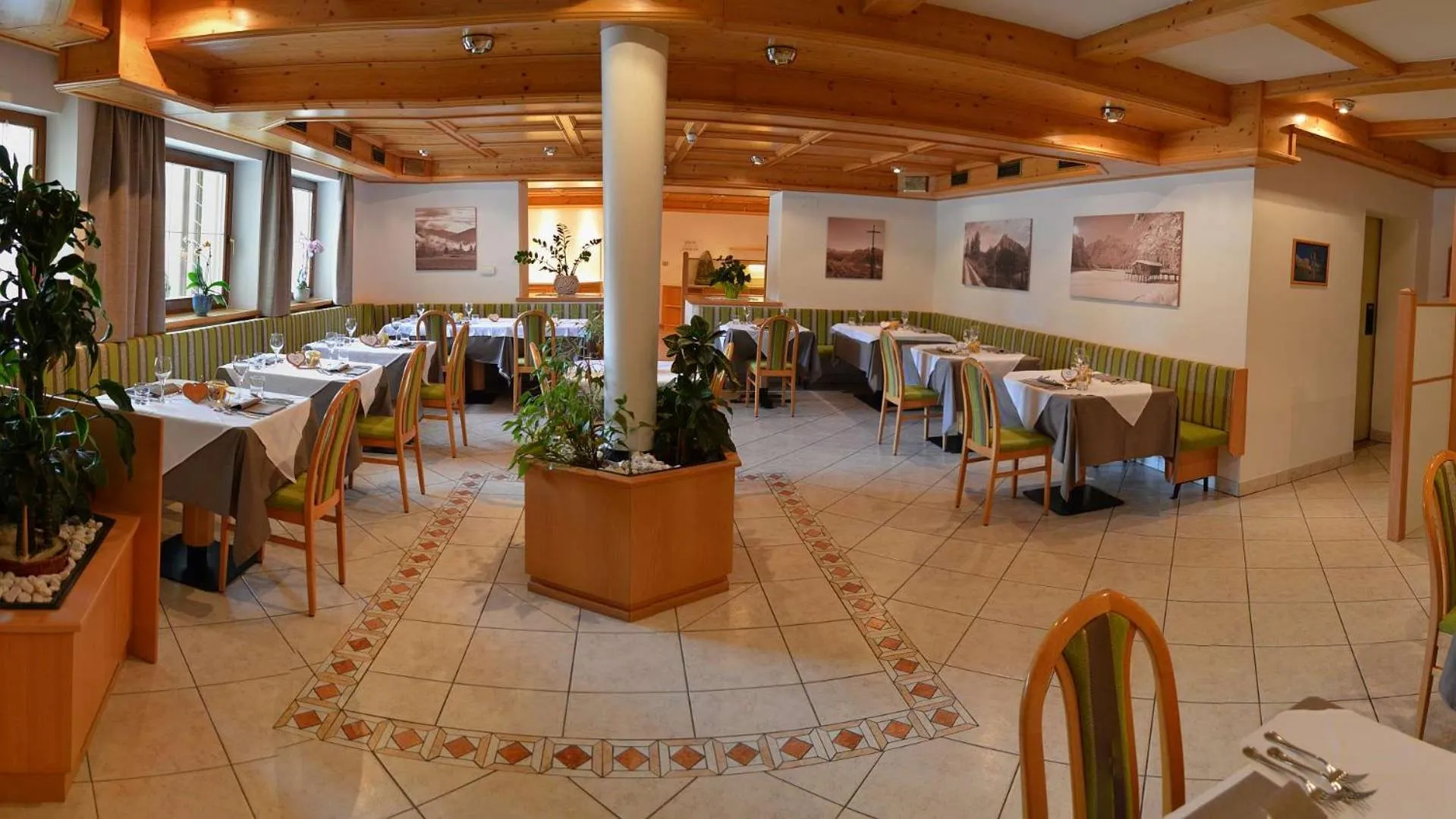 Restaurant/places to eat in Hotel Trenker