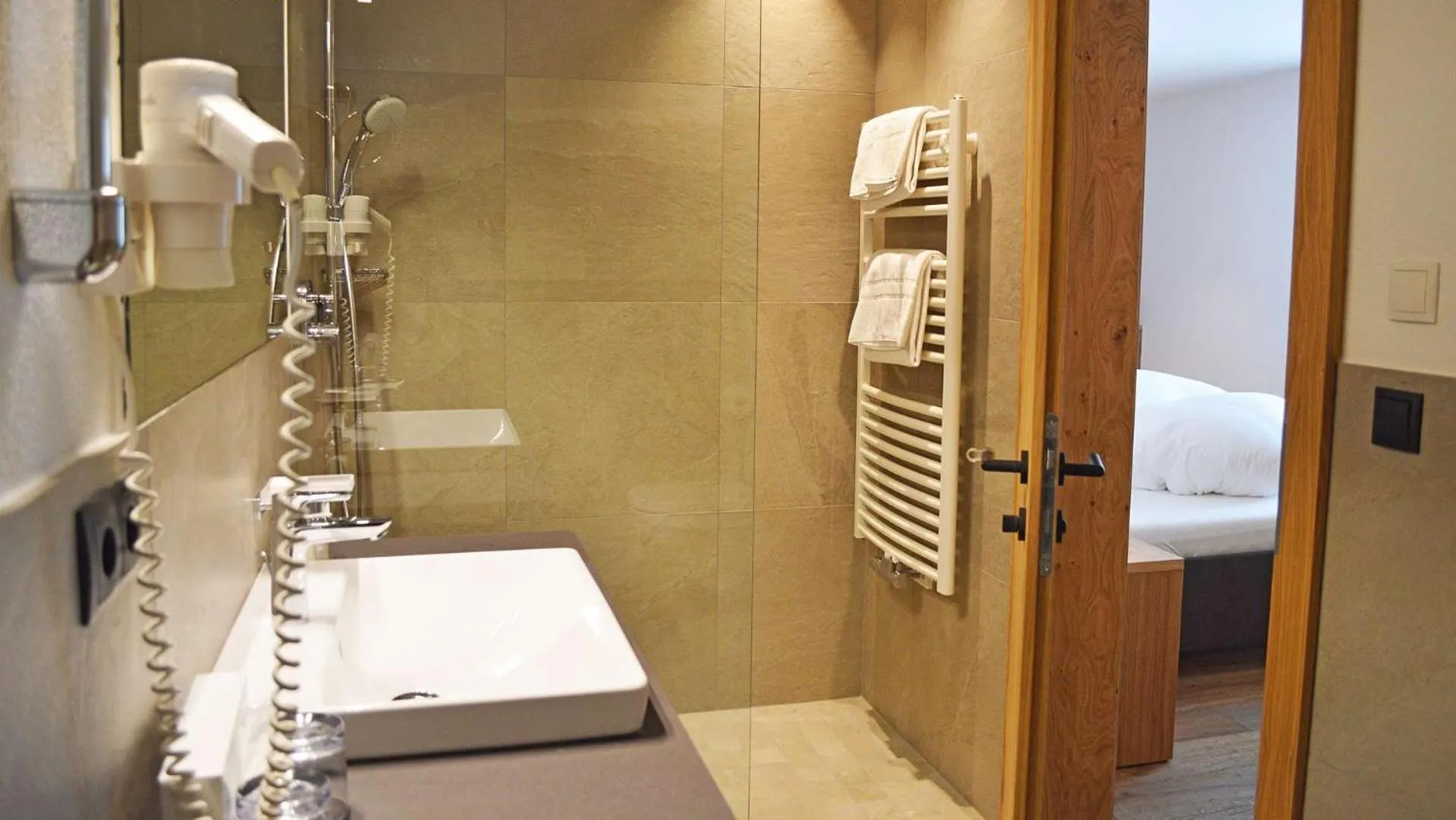 Shower in Hotel Trenker