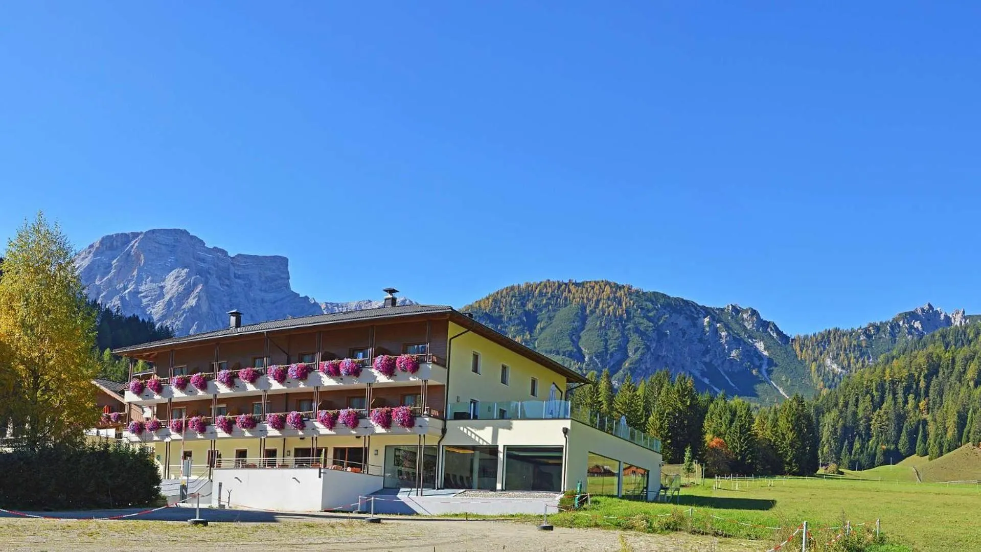 Facade/entrance in Hotel Trenker