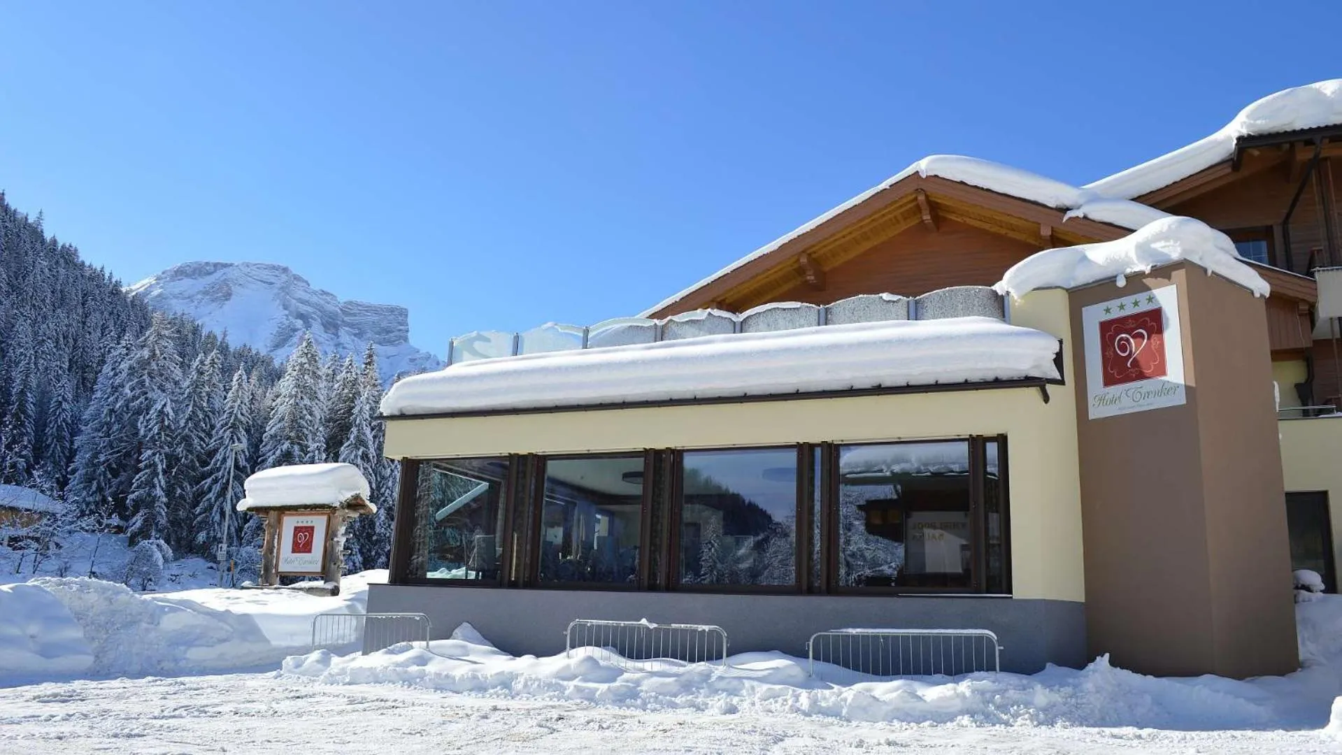 Facade/entrance in Hotel Trenker