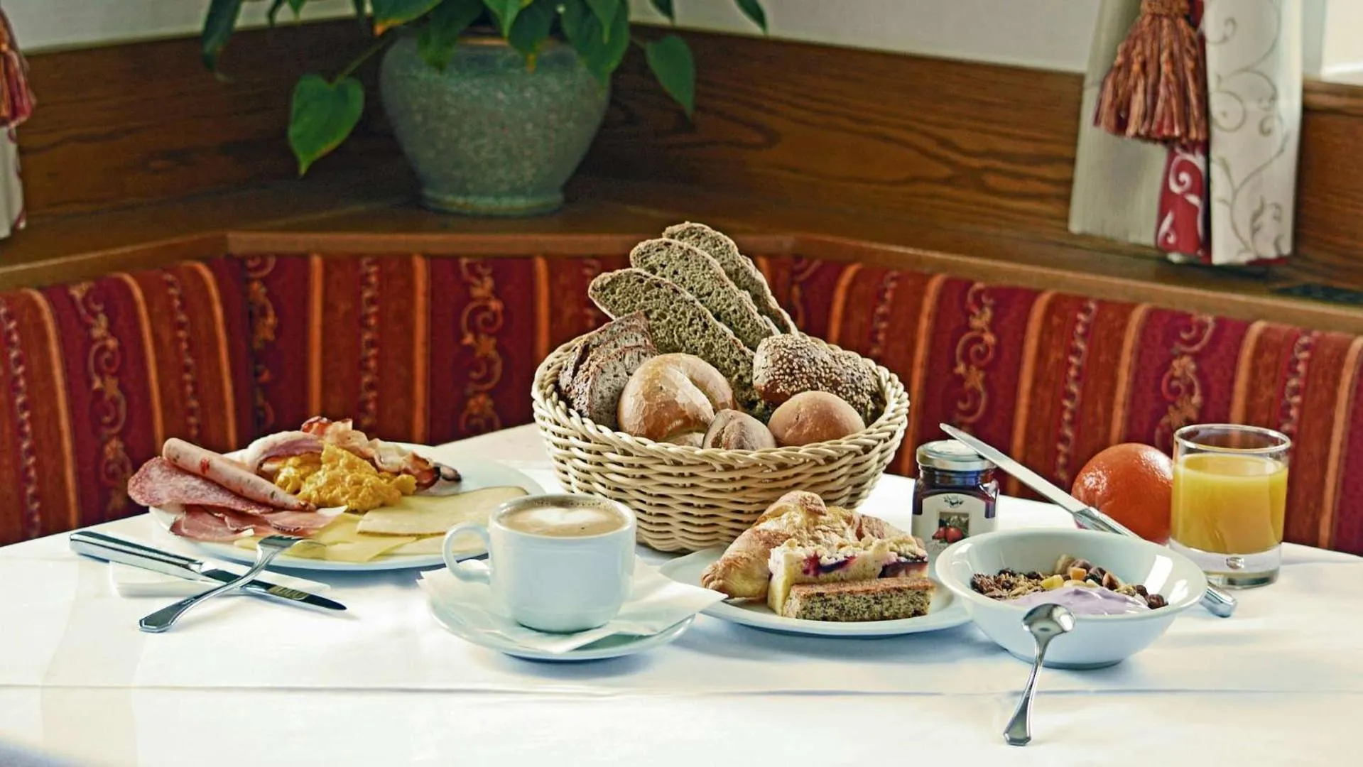 Restaurant/places to eat in Hotel Trenker