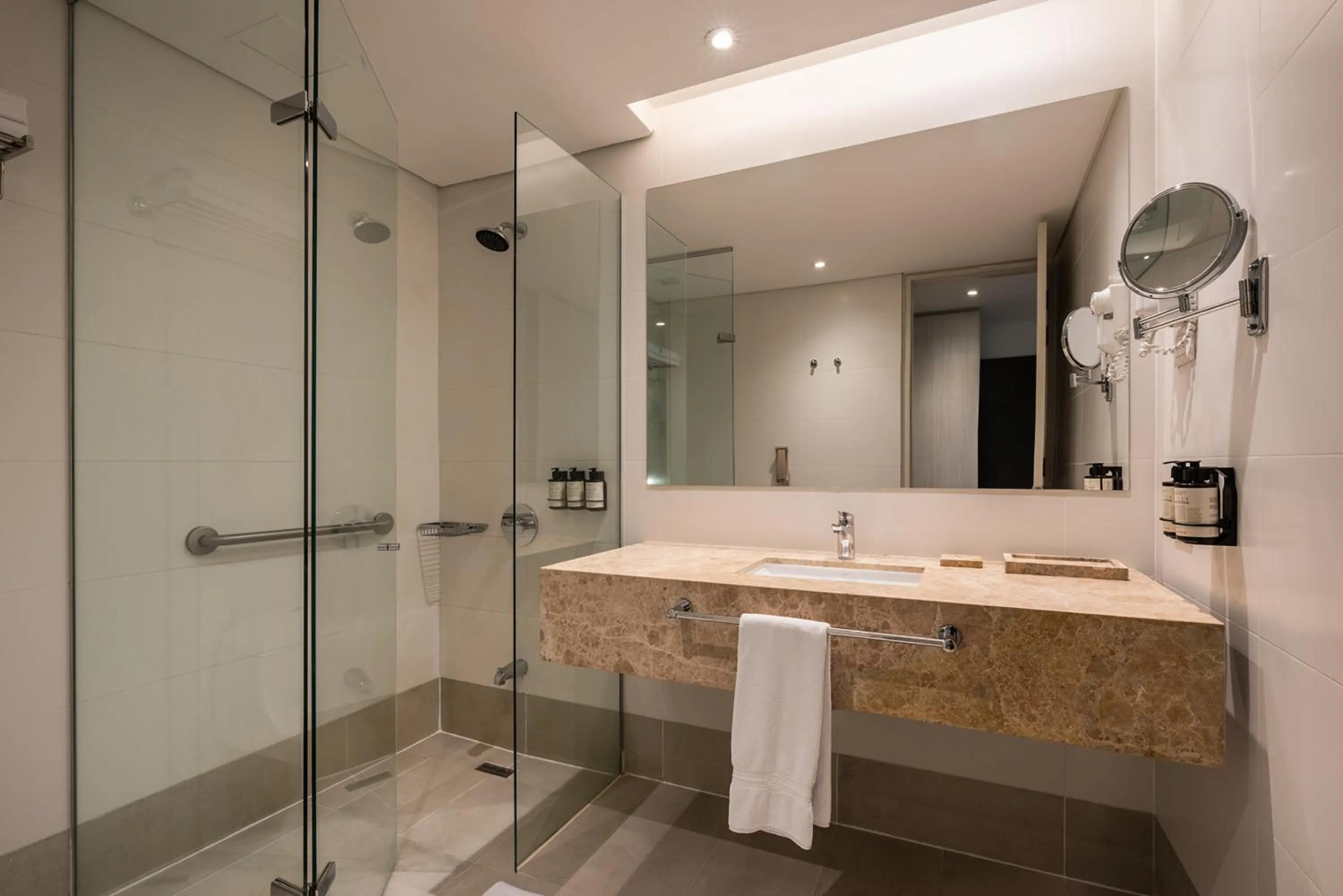 Bathroom in Hotel Estelar Square