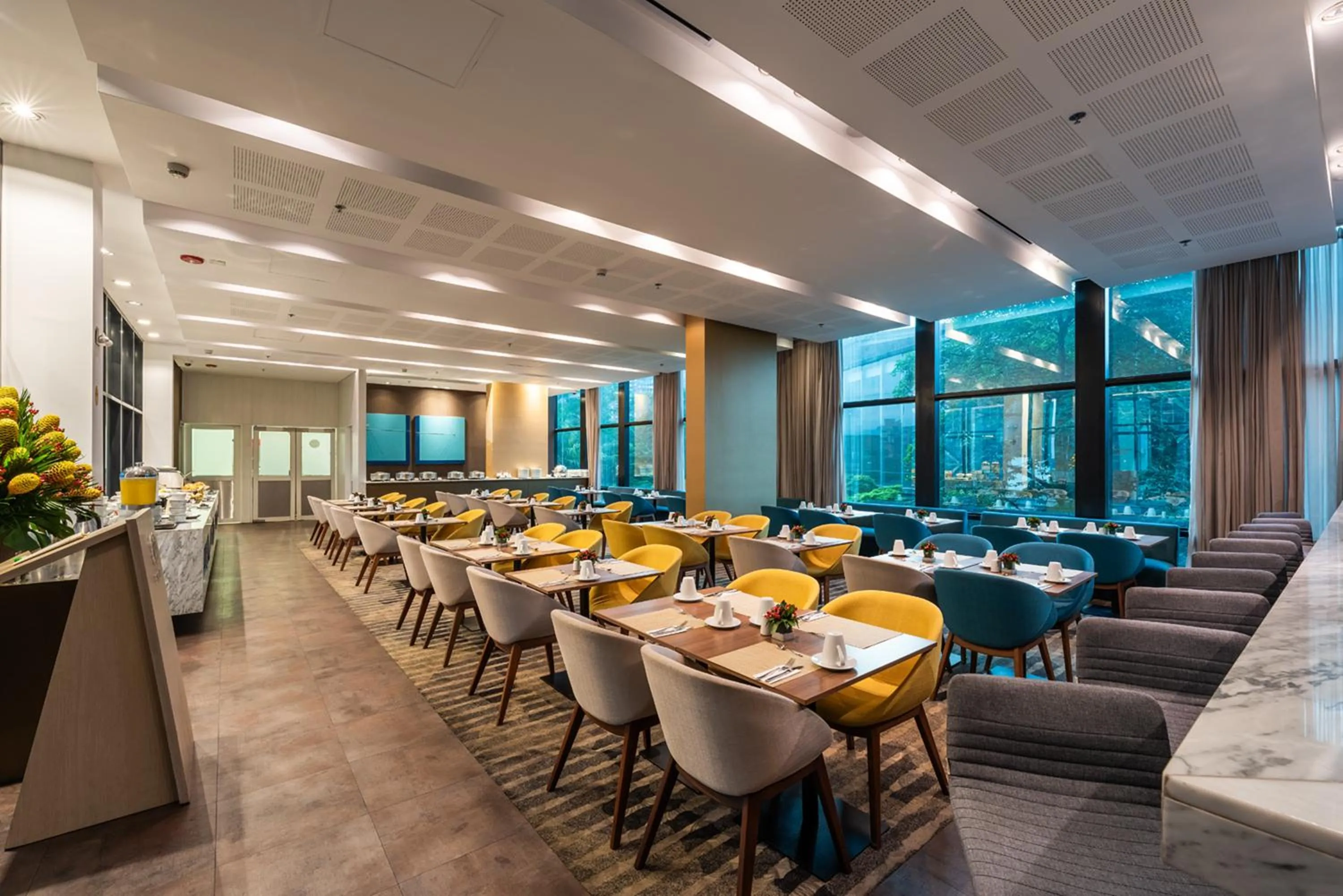 Restaurant/places to eat in Hotel Estelar Square