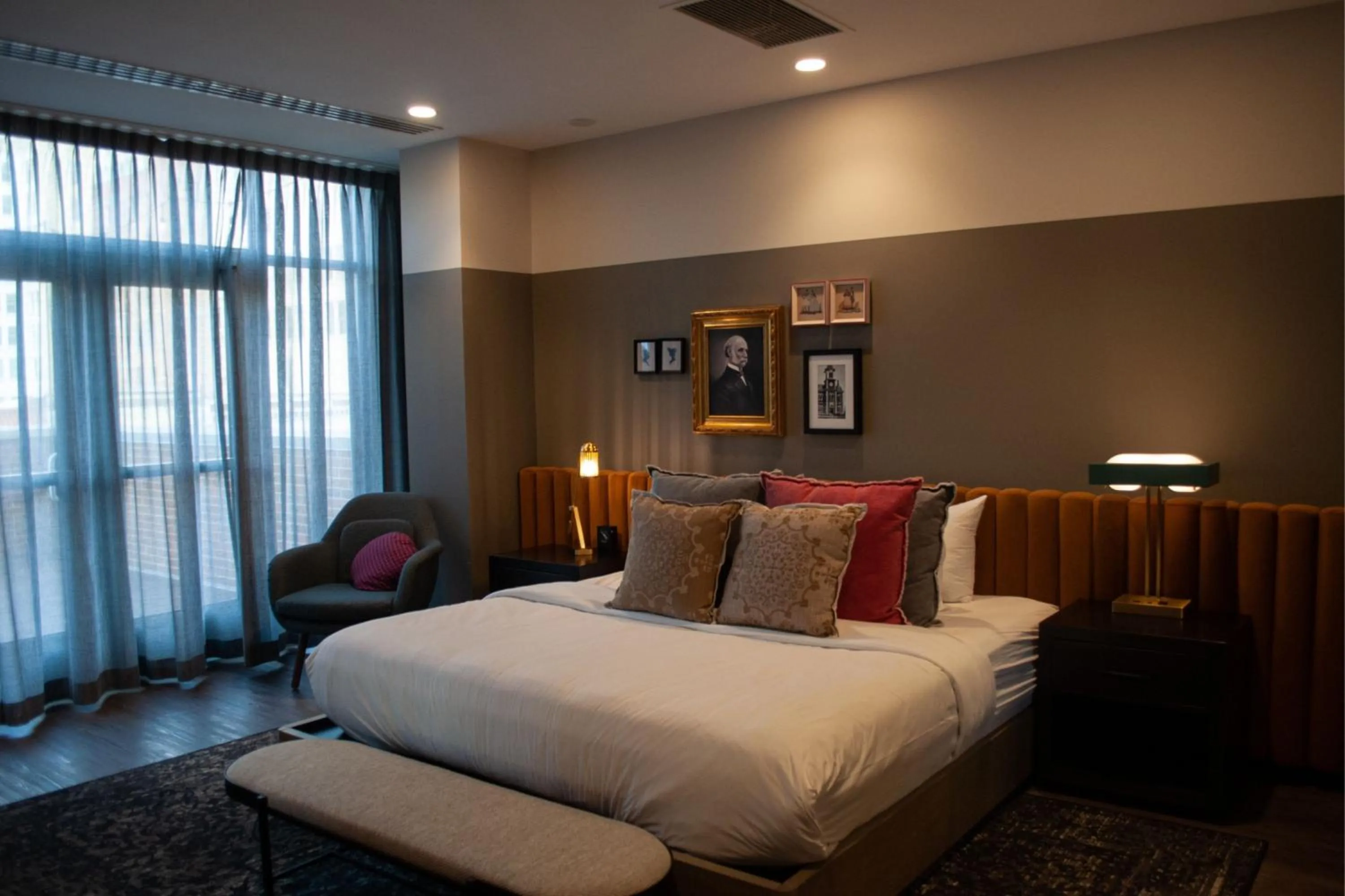 Bedroom, Bed in Cyrus Hotel, Topeka, a Tribute Portfolio Hotel