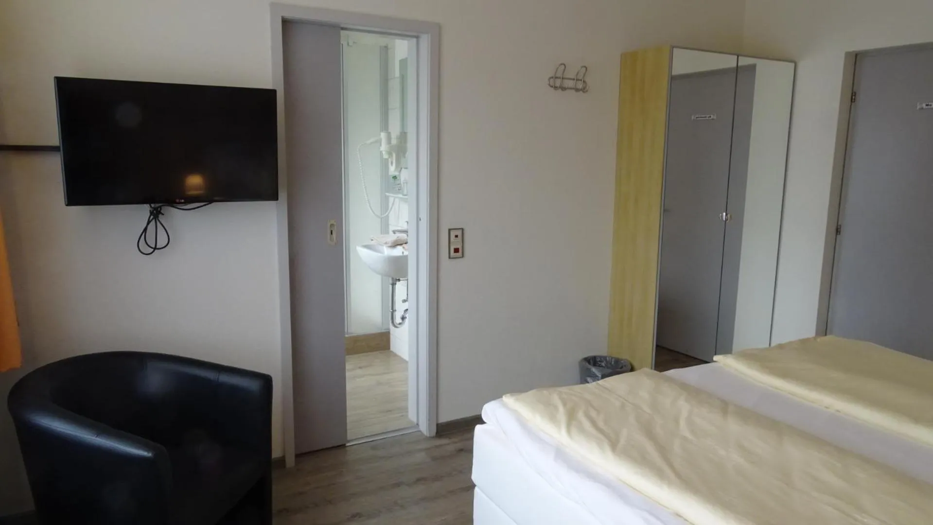 Photo of the whole room, Bed in Hotel Restaurant Ketterer am Kurgarten