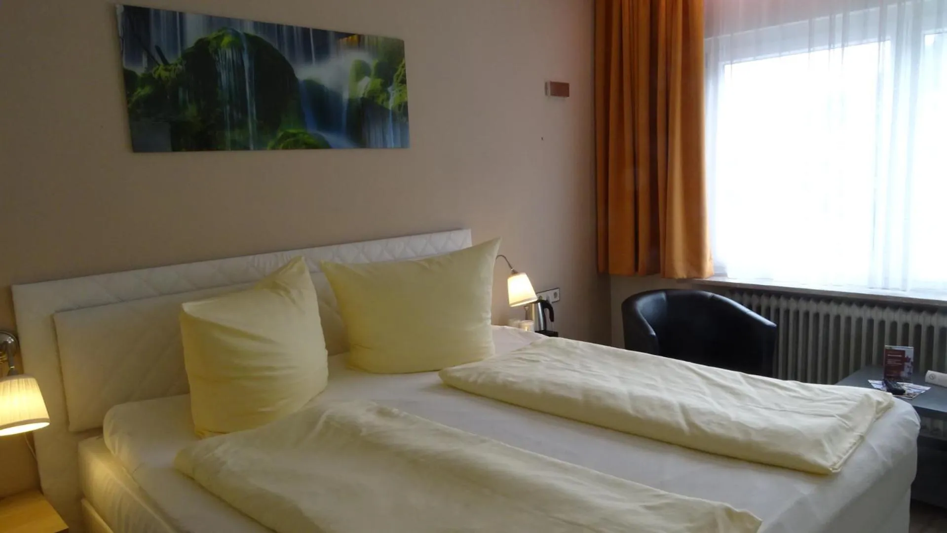Photo of the whole room, Bed in Hotel Restaurant Ketterer am Kurgarten