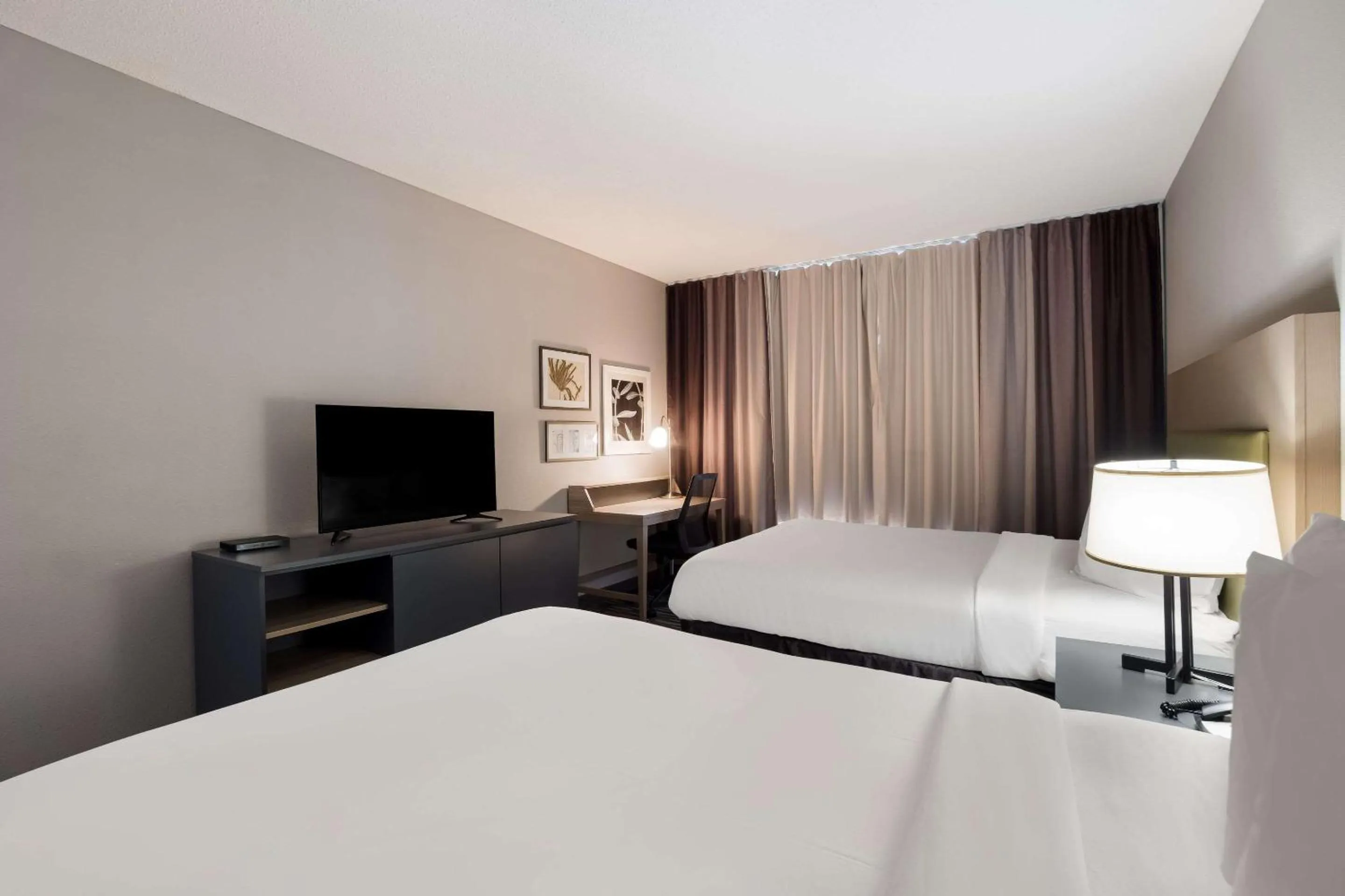 Bed in Country Inn & Suites by Radisson, Augusta at I-20, GA