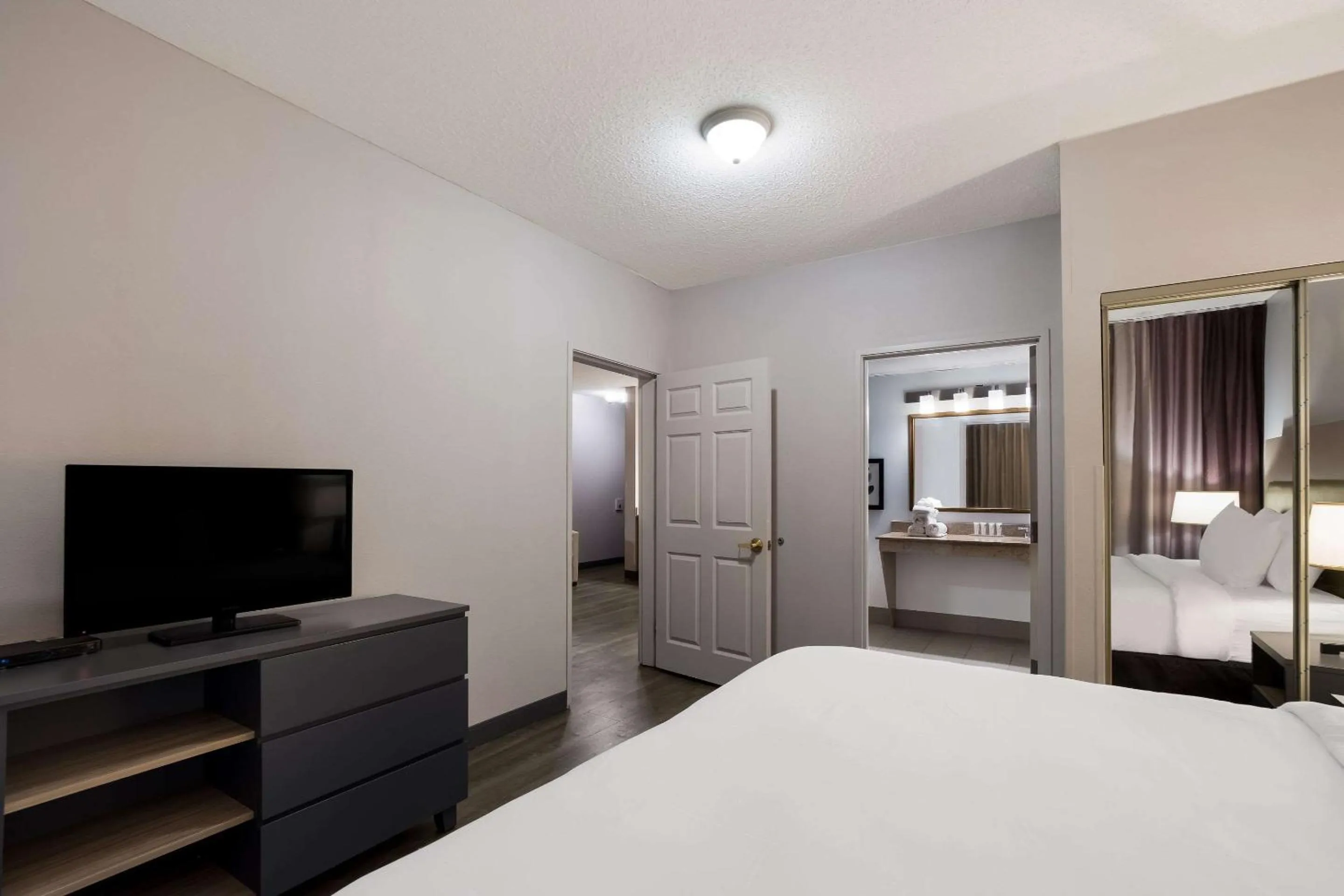 Bedroom, Bed in Country Inn & Suites by Radisson, Augusta at I-20, GA