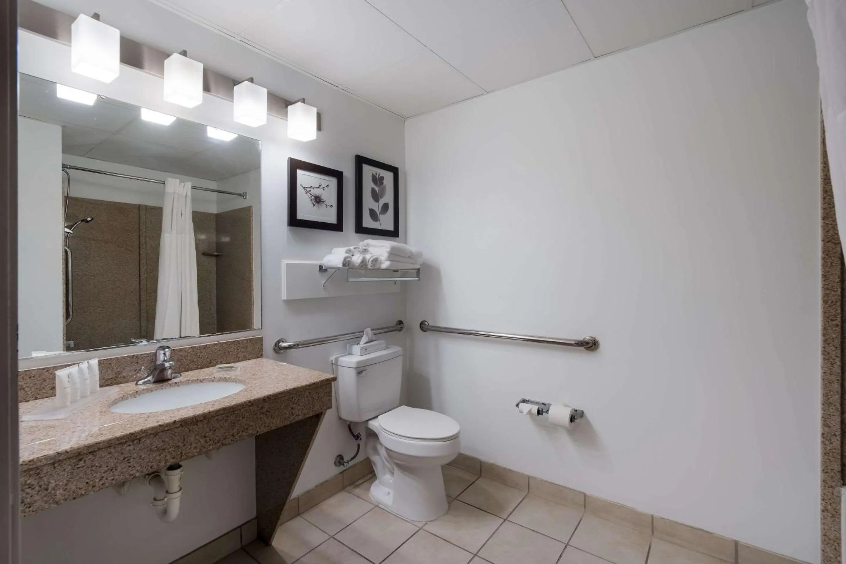 Bedroom in Country Inn & Suites by Radisson, Augusta at I-20, GA