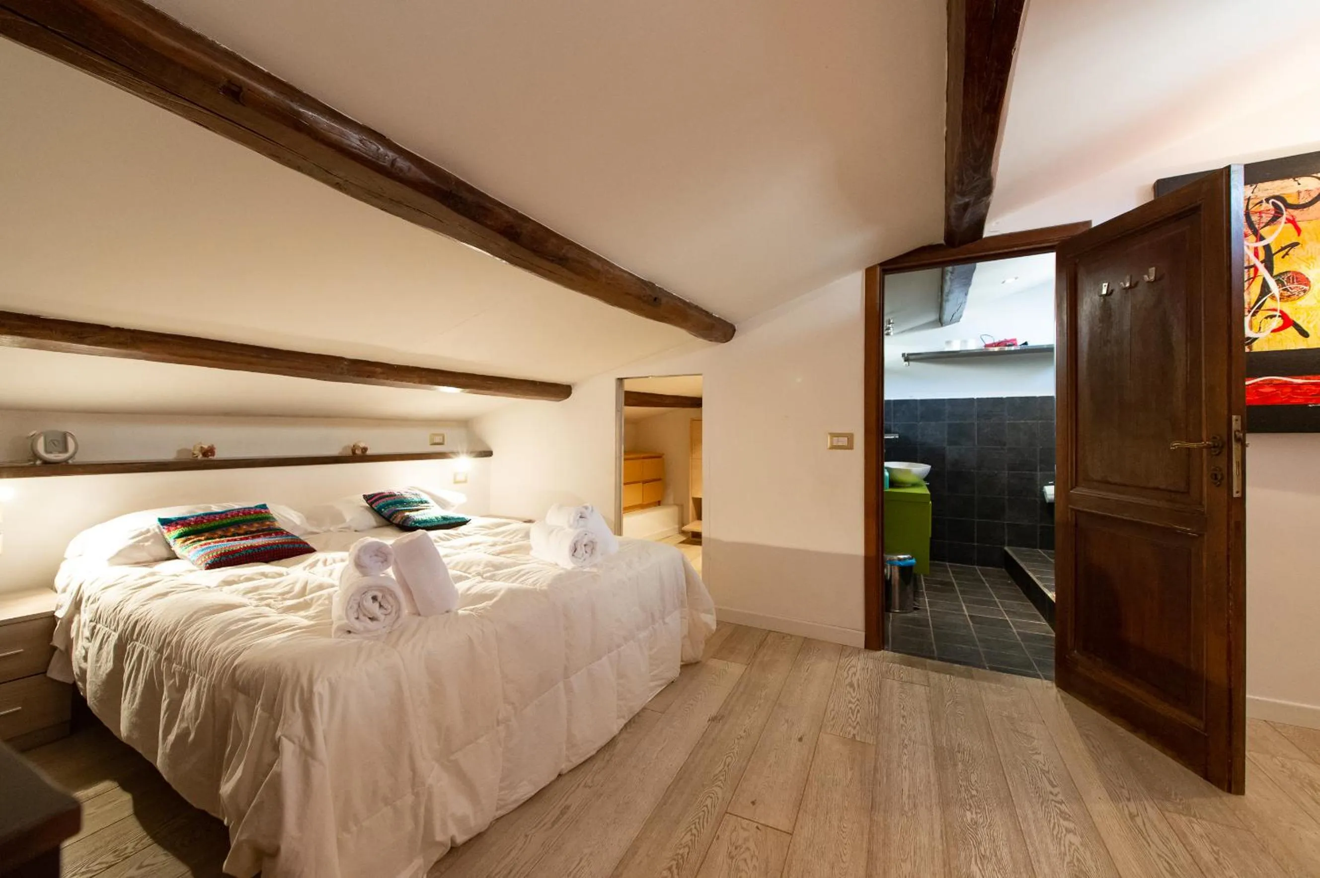 Photo of the whole room, Bed in CasaJusta Trastevere