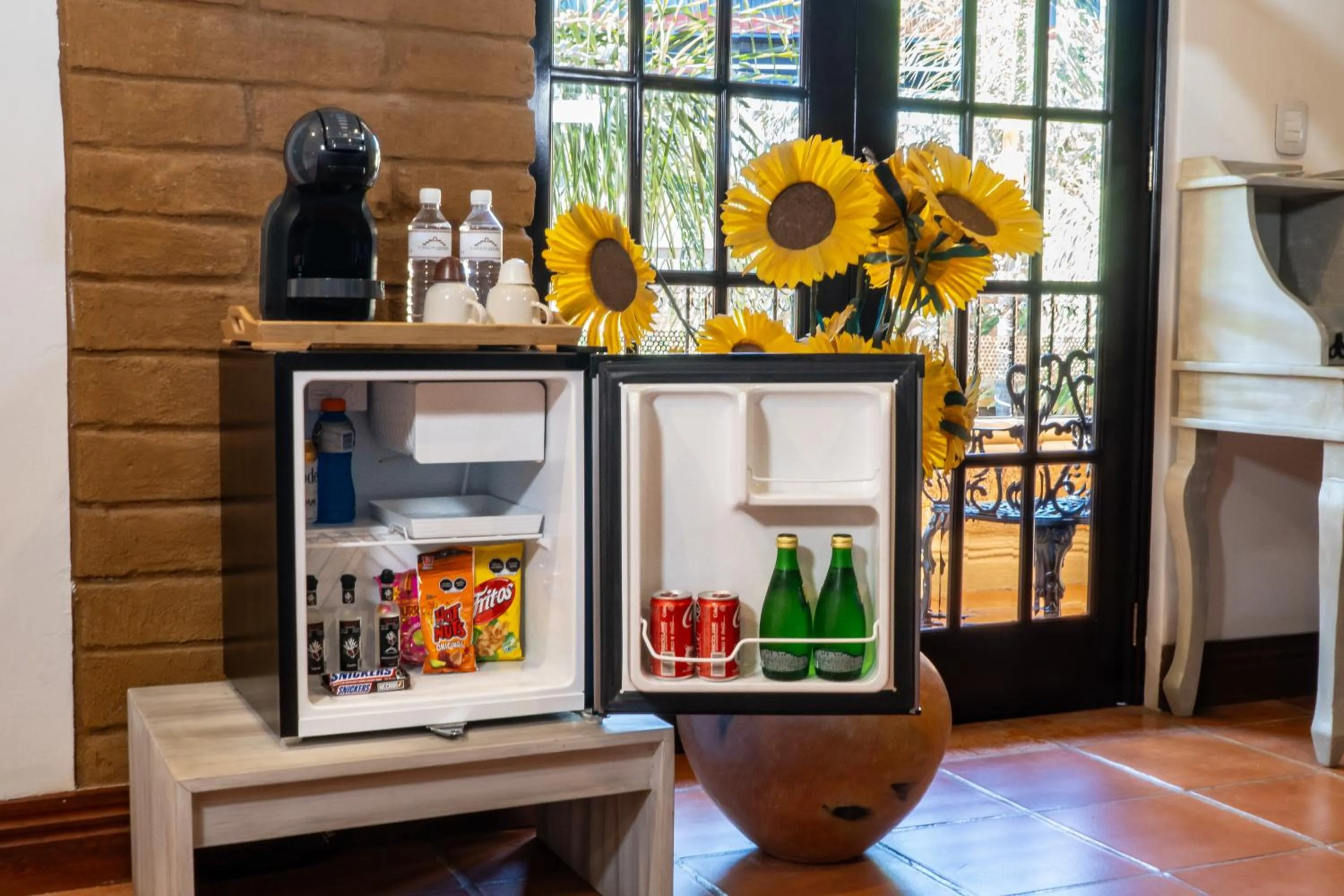 Coffee/tea facilities in Casa de Adobe Gallery & Luxury Boutique