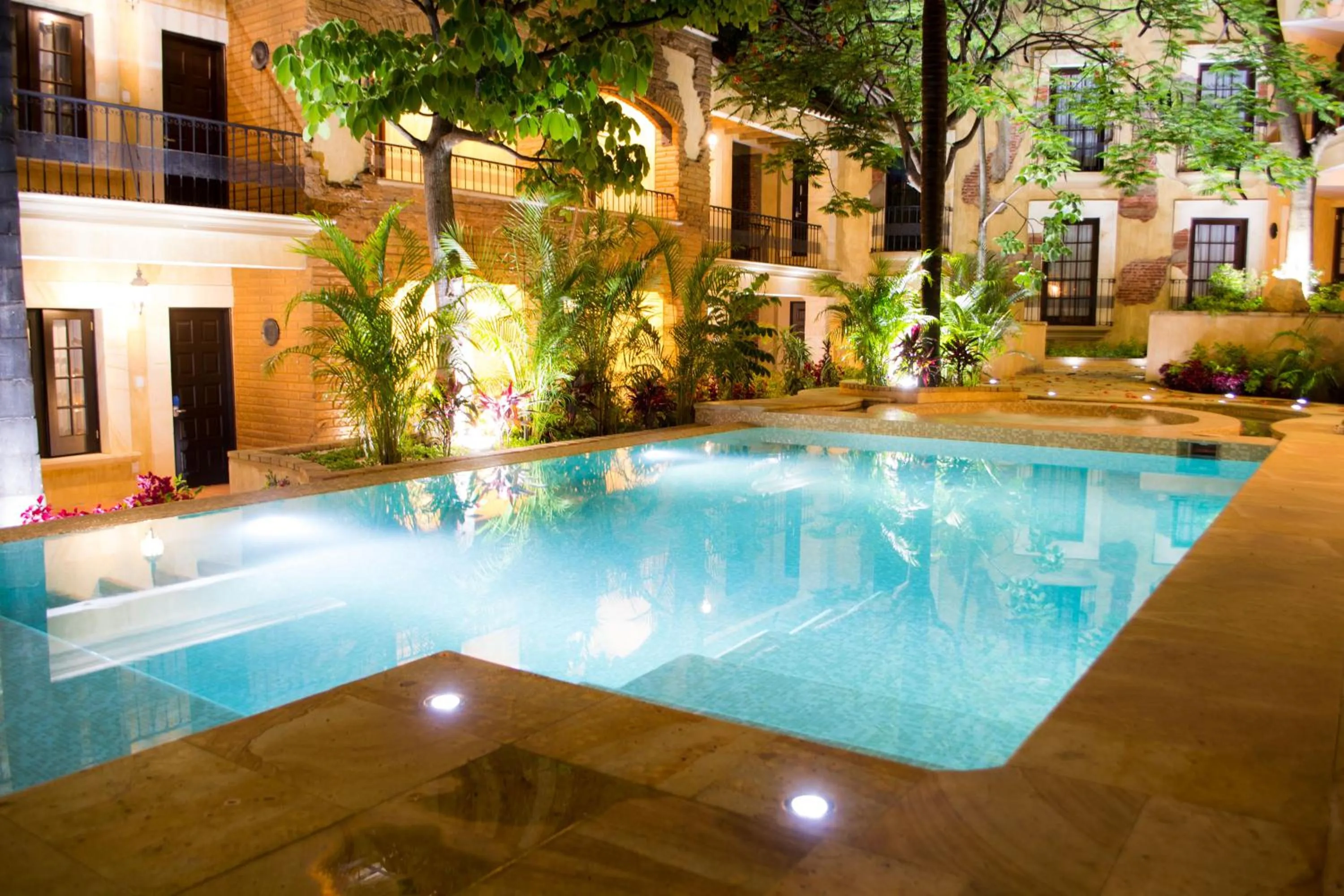 Swimming pool in Casa de Adobe Gallery & Luxury Boutique