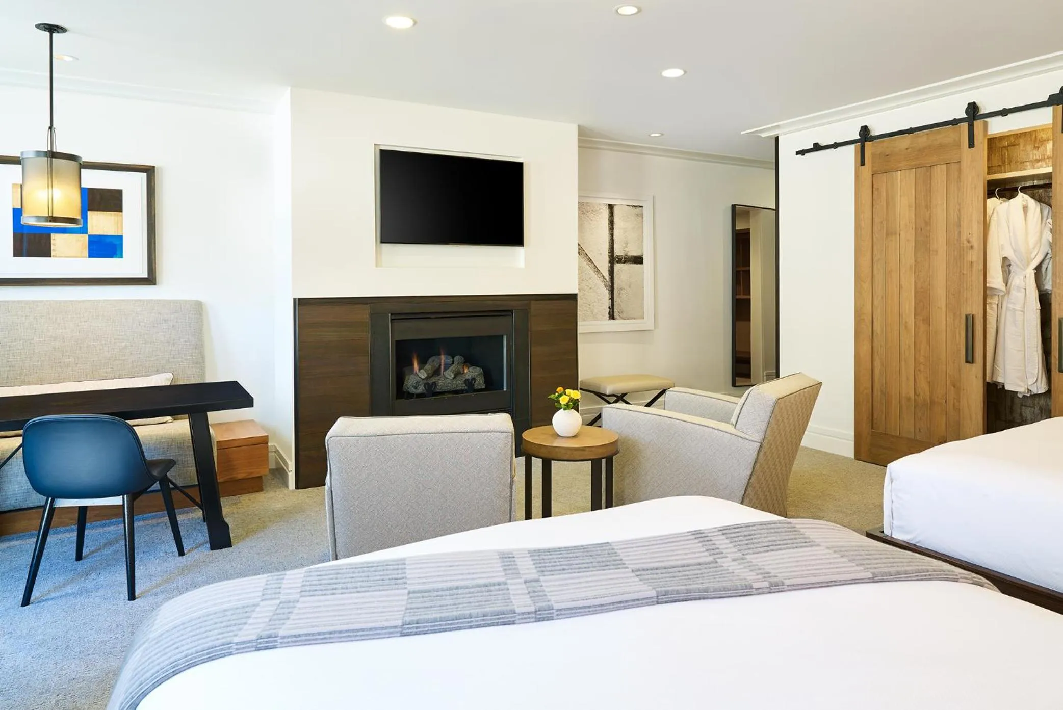 Bathroom, Bed in The Little Nell