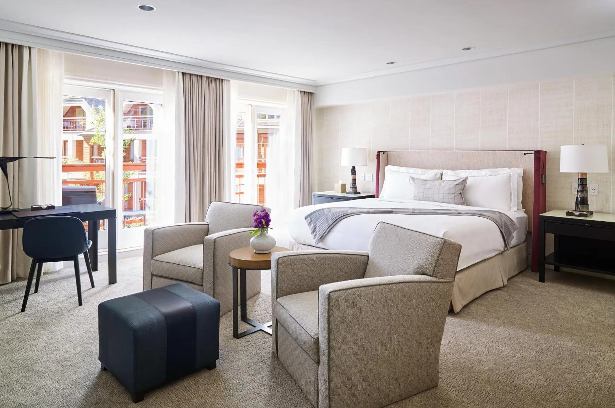 Bedroom, Bed in The Little Nell