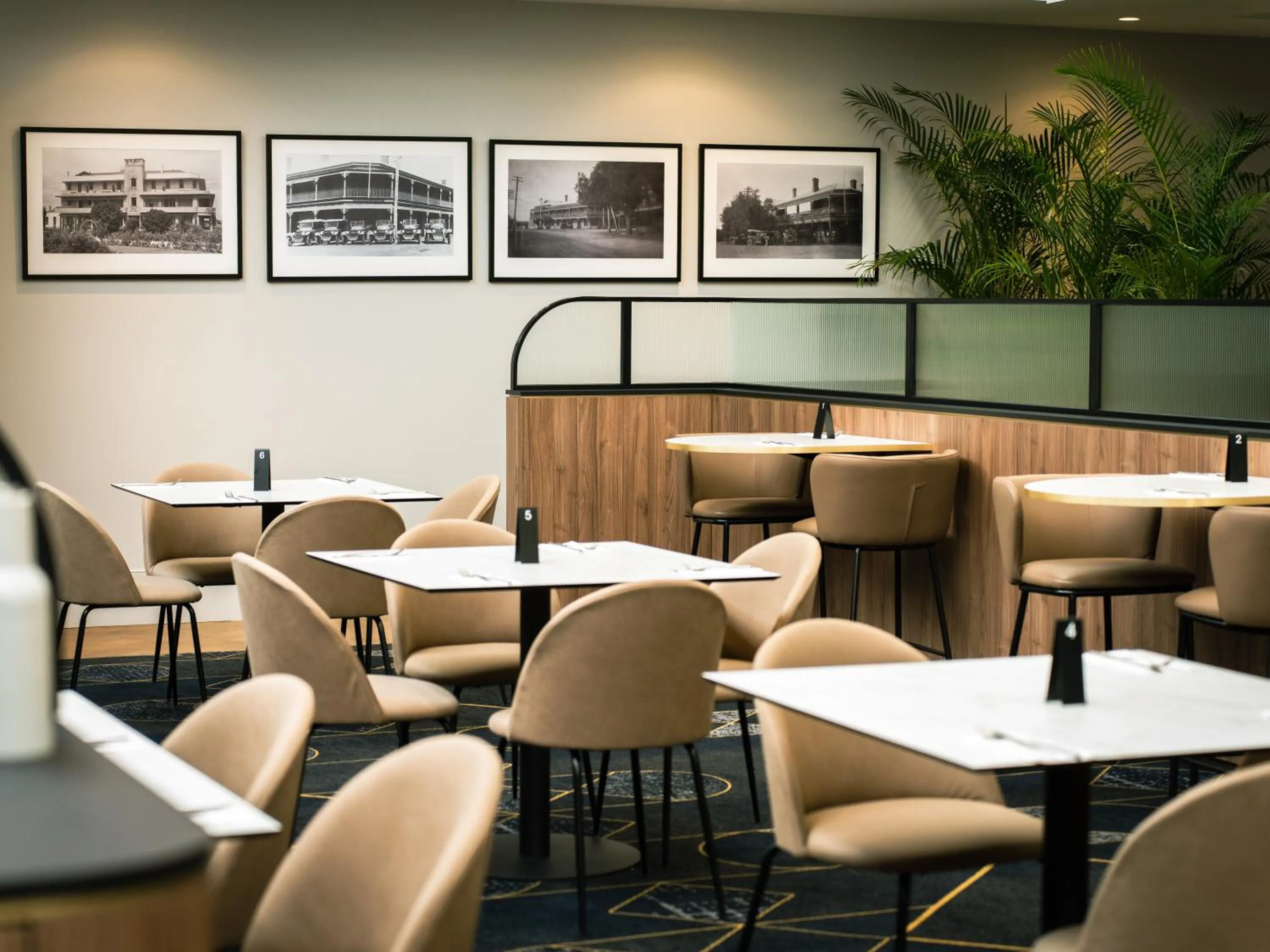 Dining area in Hotel Renmark