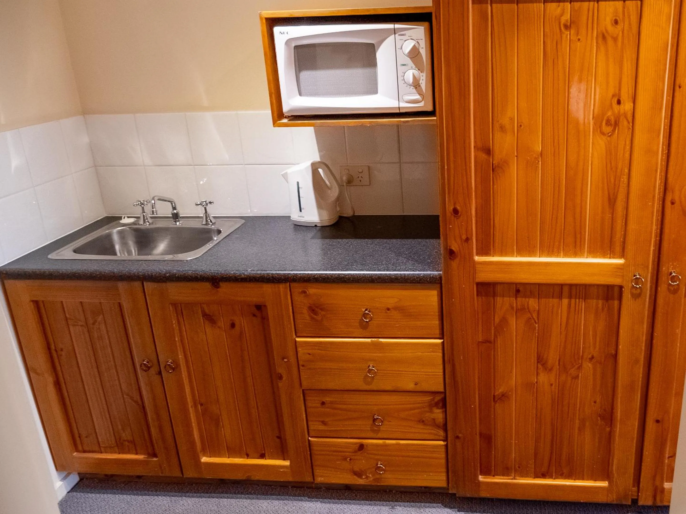 Kitchen or kitchenette in Hotel Renmark