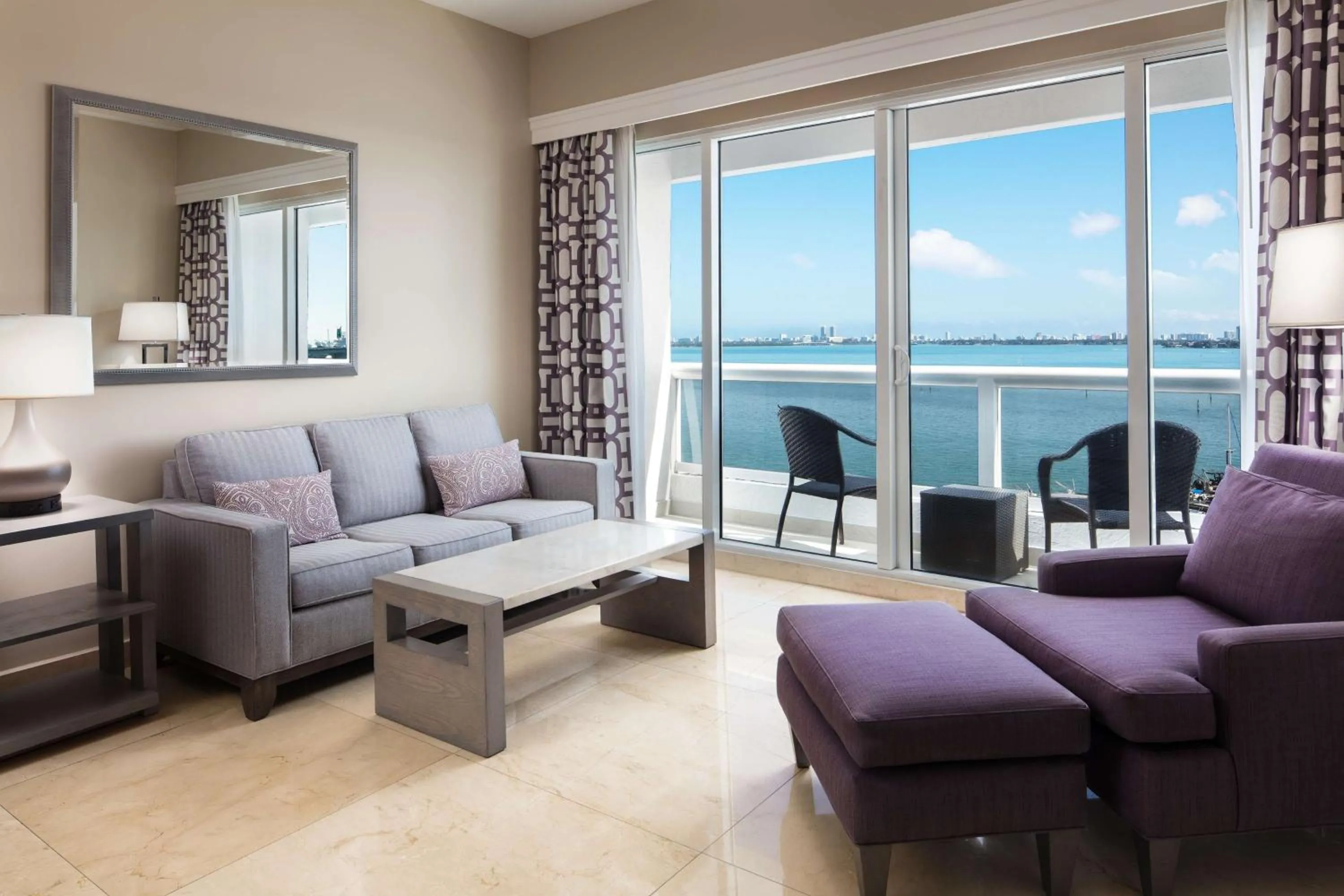 Living room in DoubleTree by Hilton Grand Hotel Biscayne Bay
