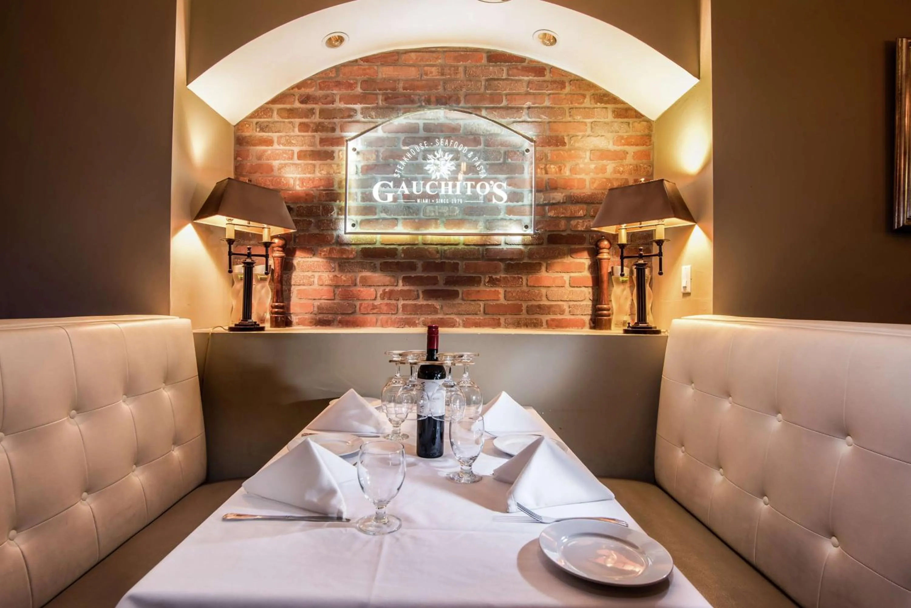 Restaurant/places to eat in DoubleTree by Hilton Grand Hotel Biscayne Bay